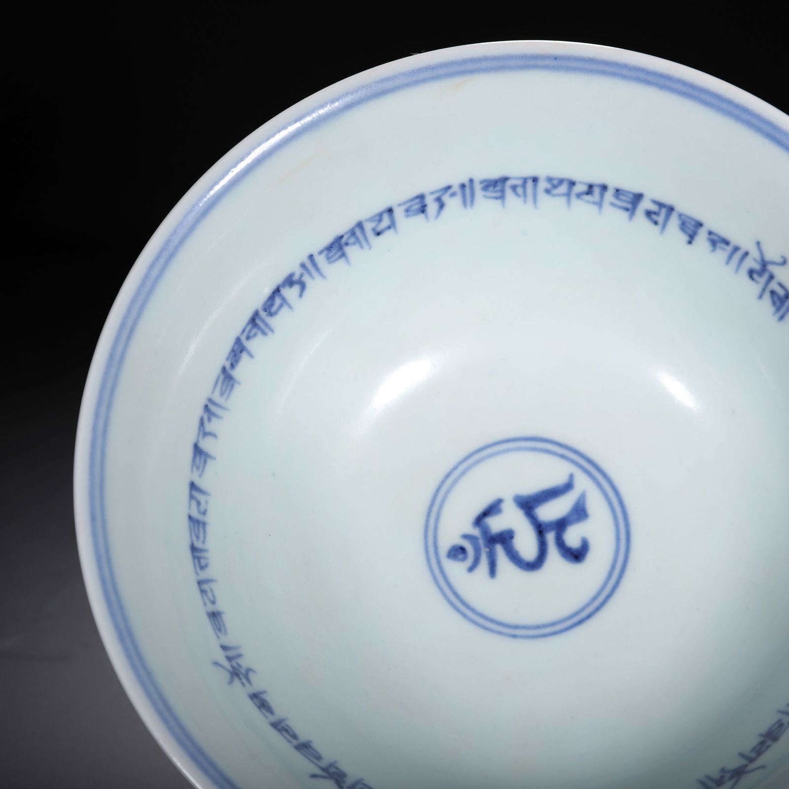 A CHINESE BLUE AND WHITE DRAGON STEM CUP - 8