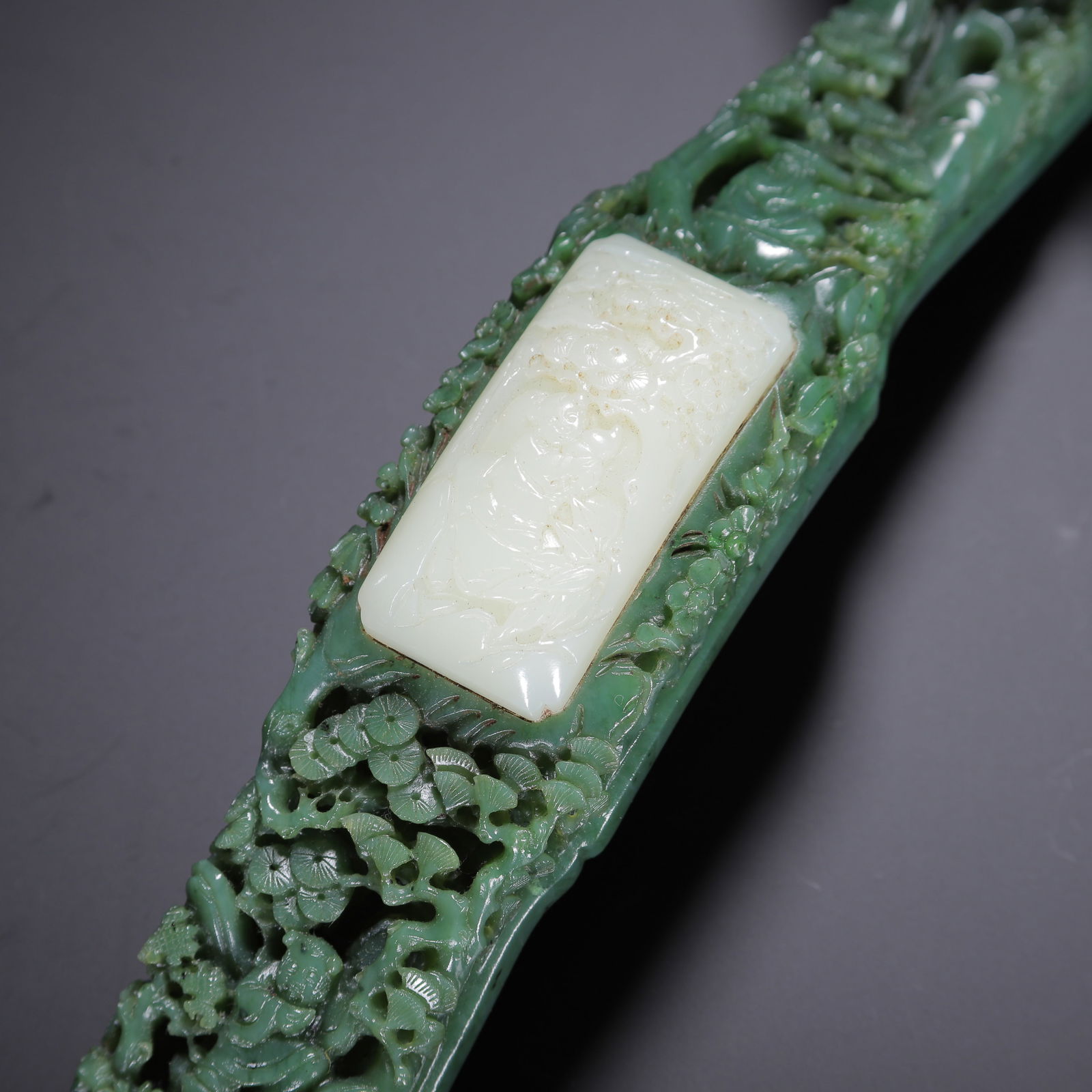 A CHINESE SPINACH JADE RUYI SCEPTER - 3