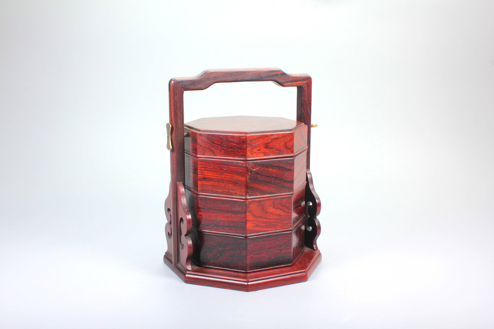 A HUANGHUALI WOOD OCTAGONAL LIFTING BOX: A HUANGHUALI WOOD OCTAGONAL LIFTING BOX H:20.3CM,L:15.6CM,W:15.6CM