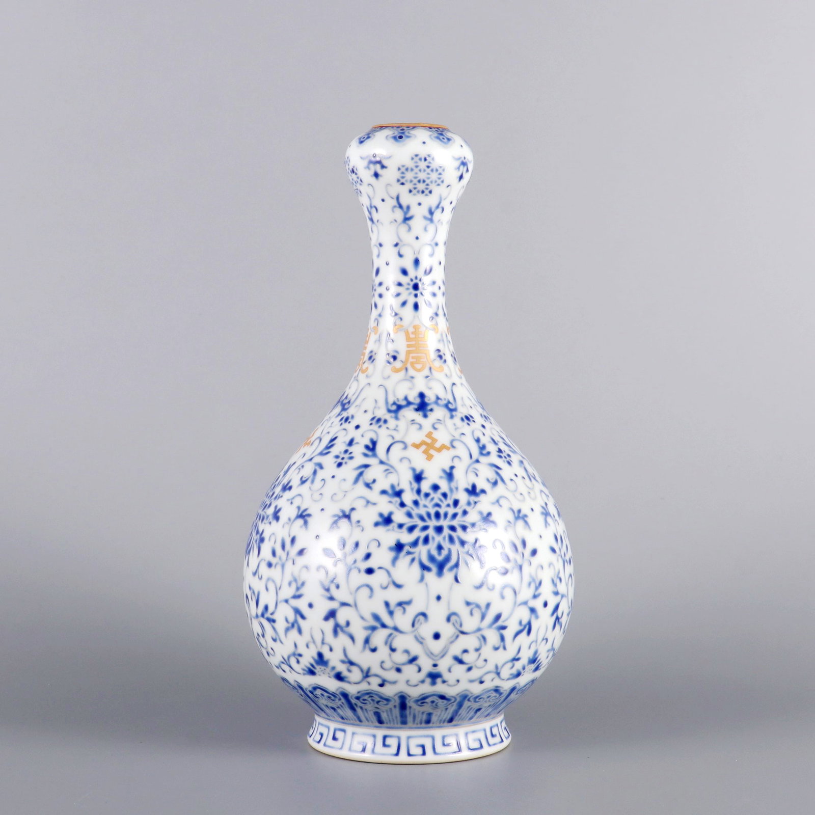 A GEM BLUE COLOR GILT GARLIC HEAD VASE WITH LONGEVITY PATTERN: A GEM BLUE COLOR GILT GARLIC HEAD VASE WITH LONGEVITY PATTERN H:22.5CM,D:11.5CM