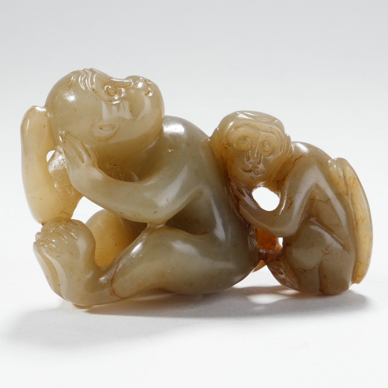 A HETIAN JADE 'MONKEYS'ORNAMENT: A HETIAN JADE 'MONKEYS'ORNAMENT H:4CM,L:6CM,W:3.5CM