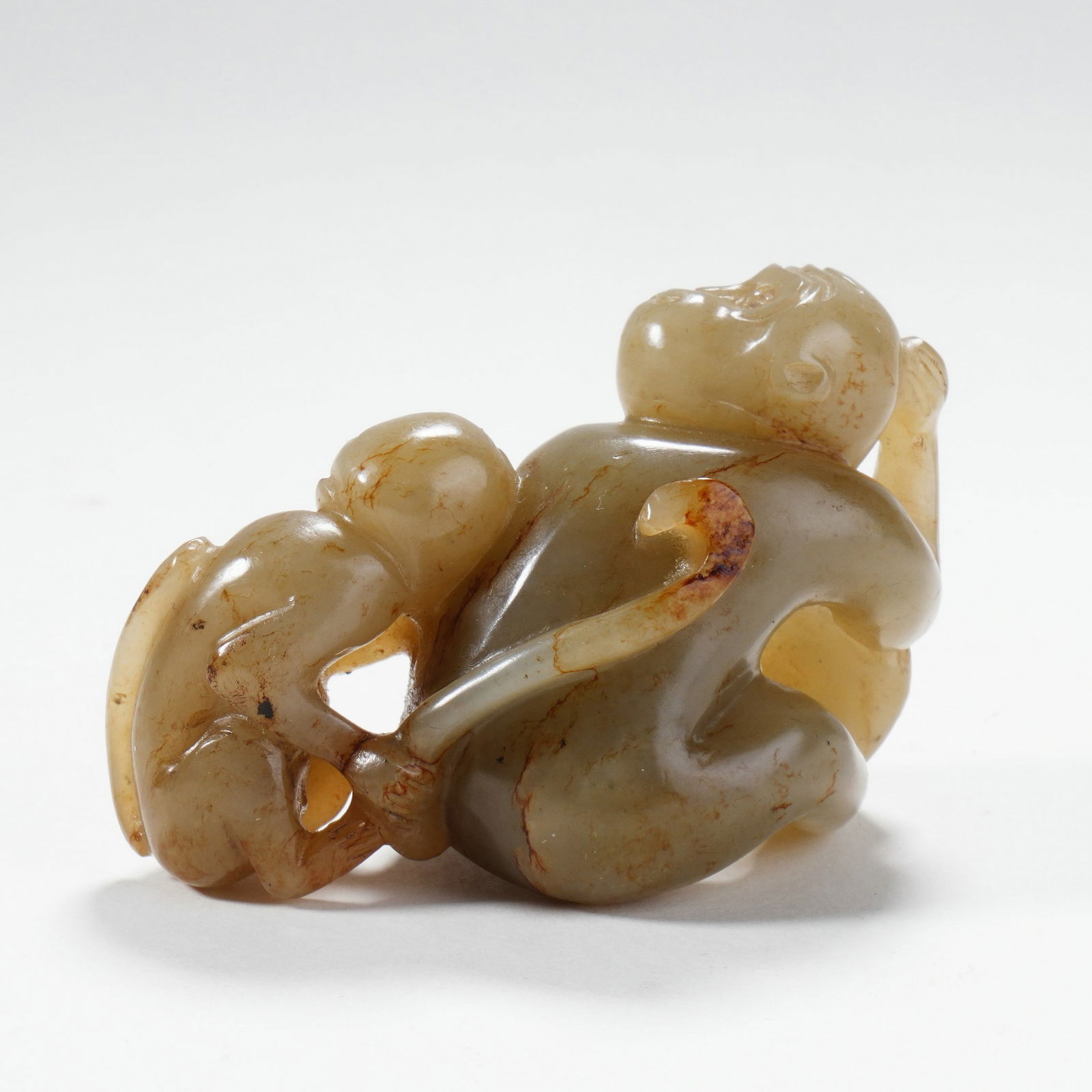 A HETIAN JADE 'MONKEYS'ORNAMENT - 2