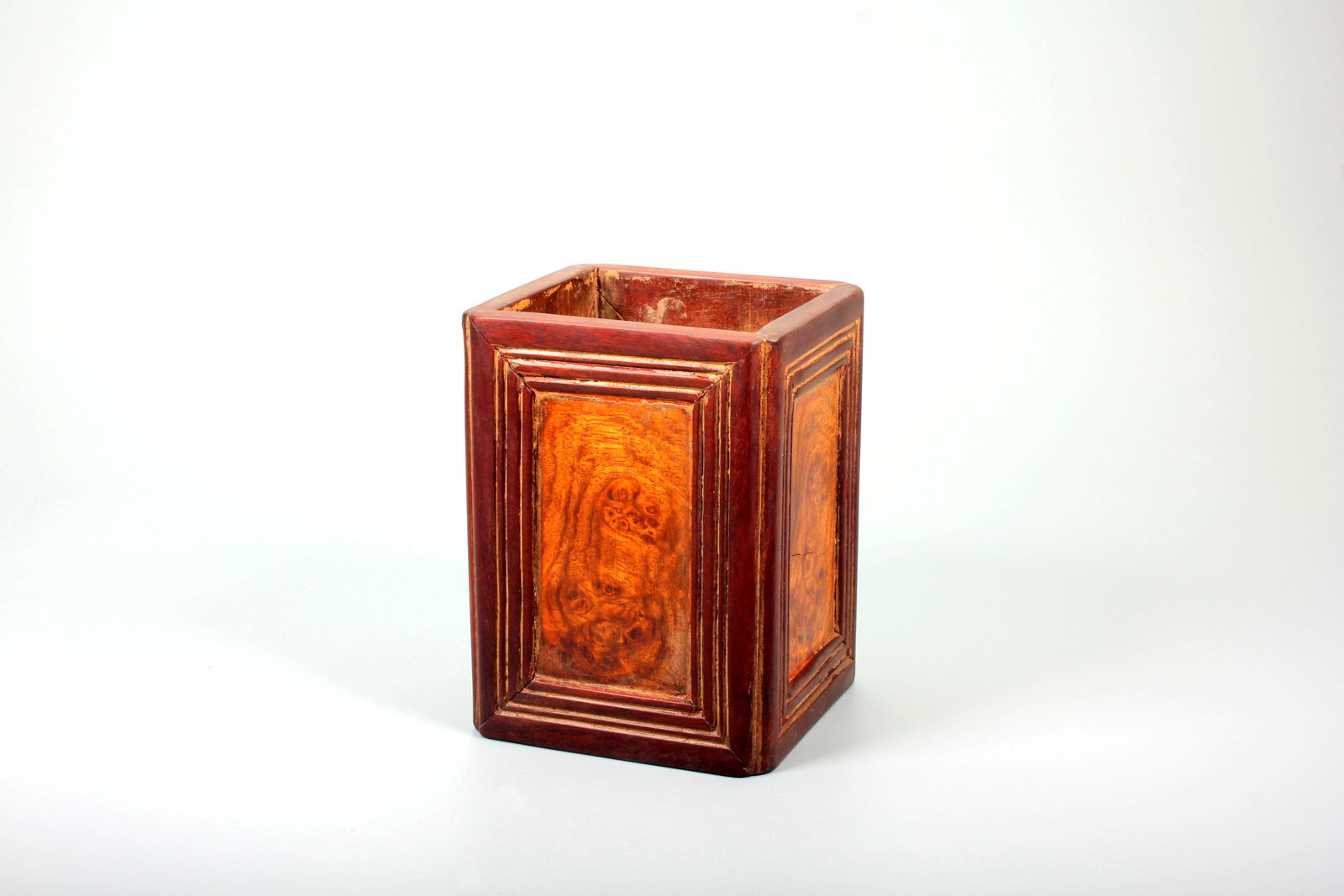 AN AGARWOOD INLAID ARCHER'S RING WITH LONGEVITY CHARACTER: AN AGARWOOD INLAID ARCHER'S RING WITH LONGEVITY CHARACTER H:12CM,9*8.8CM