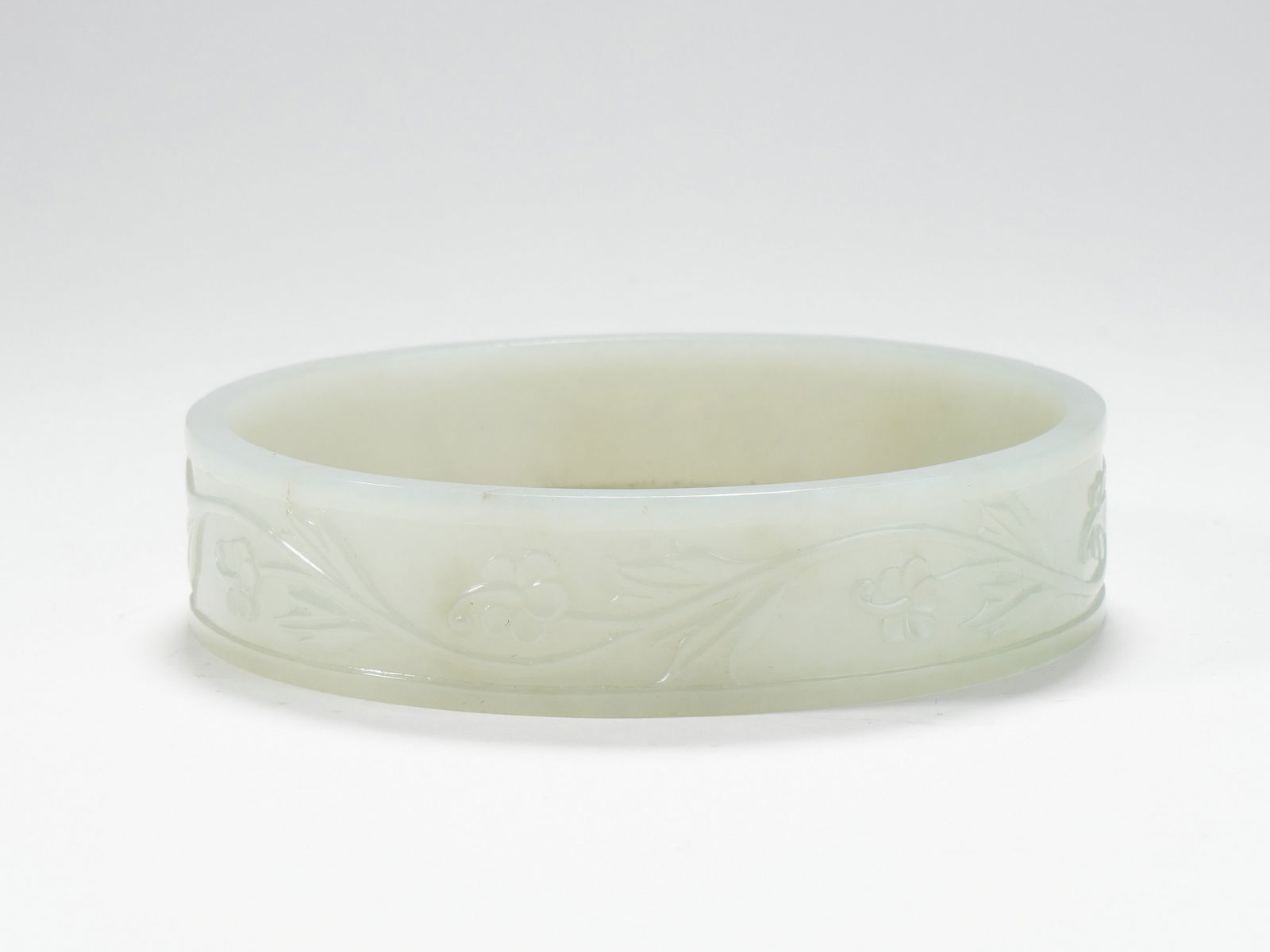 A HETIAN WHITE JADE BRUSH WASHER WITH INTERLOCKING FLOWER PATTERN - 2