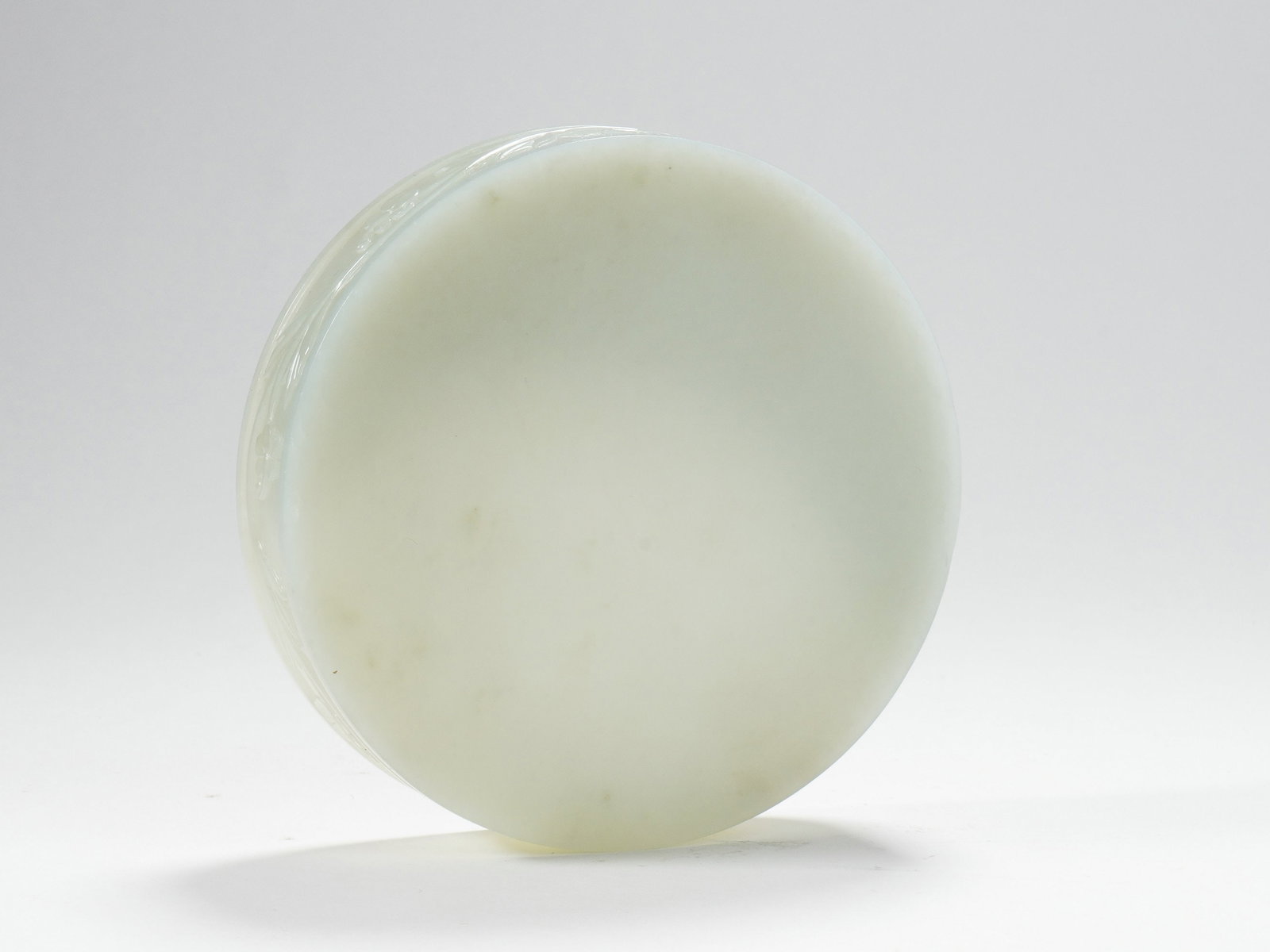 A HETIAN WHITE JADE BRUSH WASHER WITH INTERLOCKING FLOWER PATTERN - 6