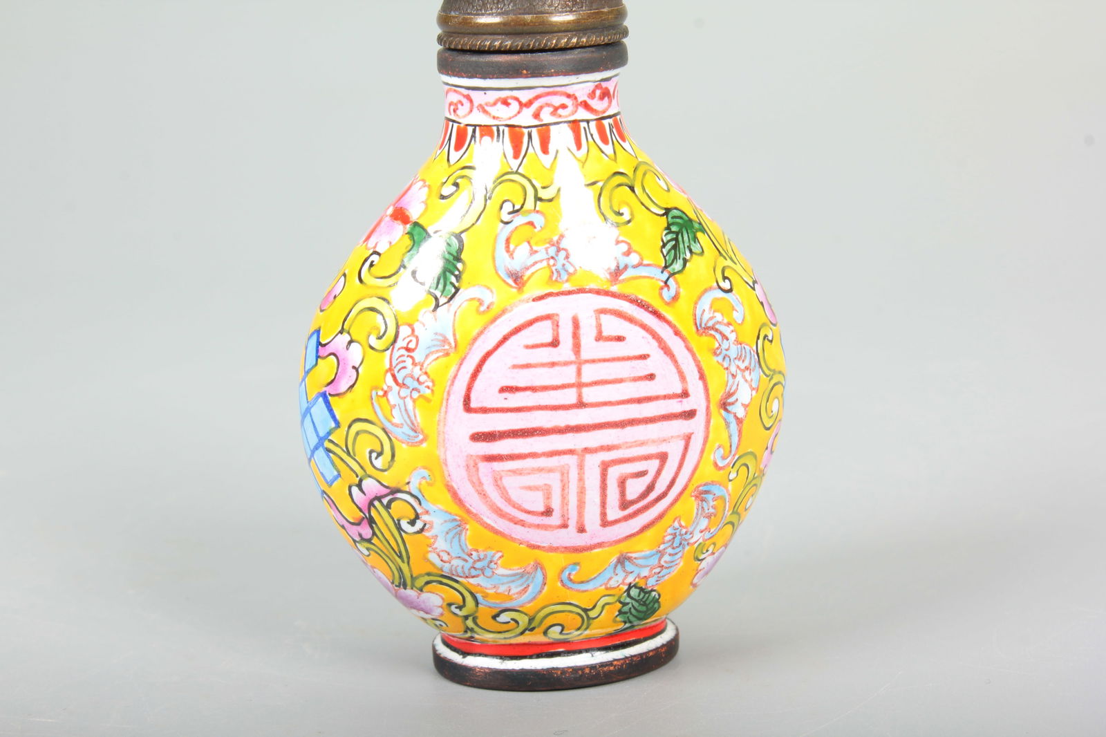 A BRONZE BODY PAINTED ENAMEL SNUFF BOTTLE WITH LONGEVITY PATTERN - 2