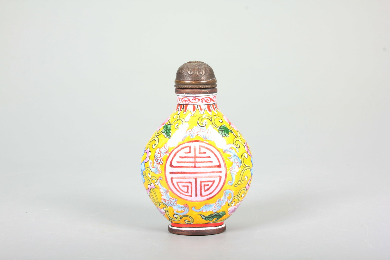 A BRONZE BODY PAINTED ENAMEL SNUFF BOTTLE WITH LONGEVITY PATTERN - 3