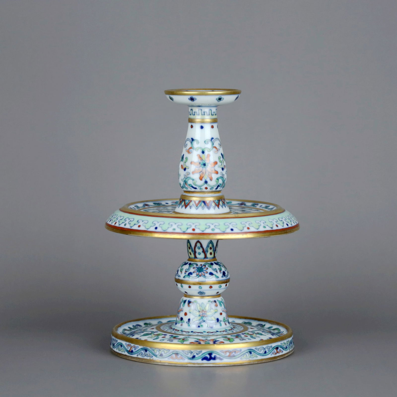A DOUCAI CANDLESTICK WITH INTERLOCKING LOTUS PATTERNS - 2
