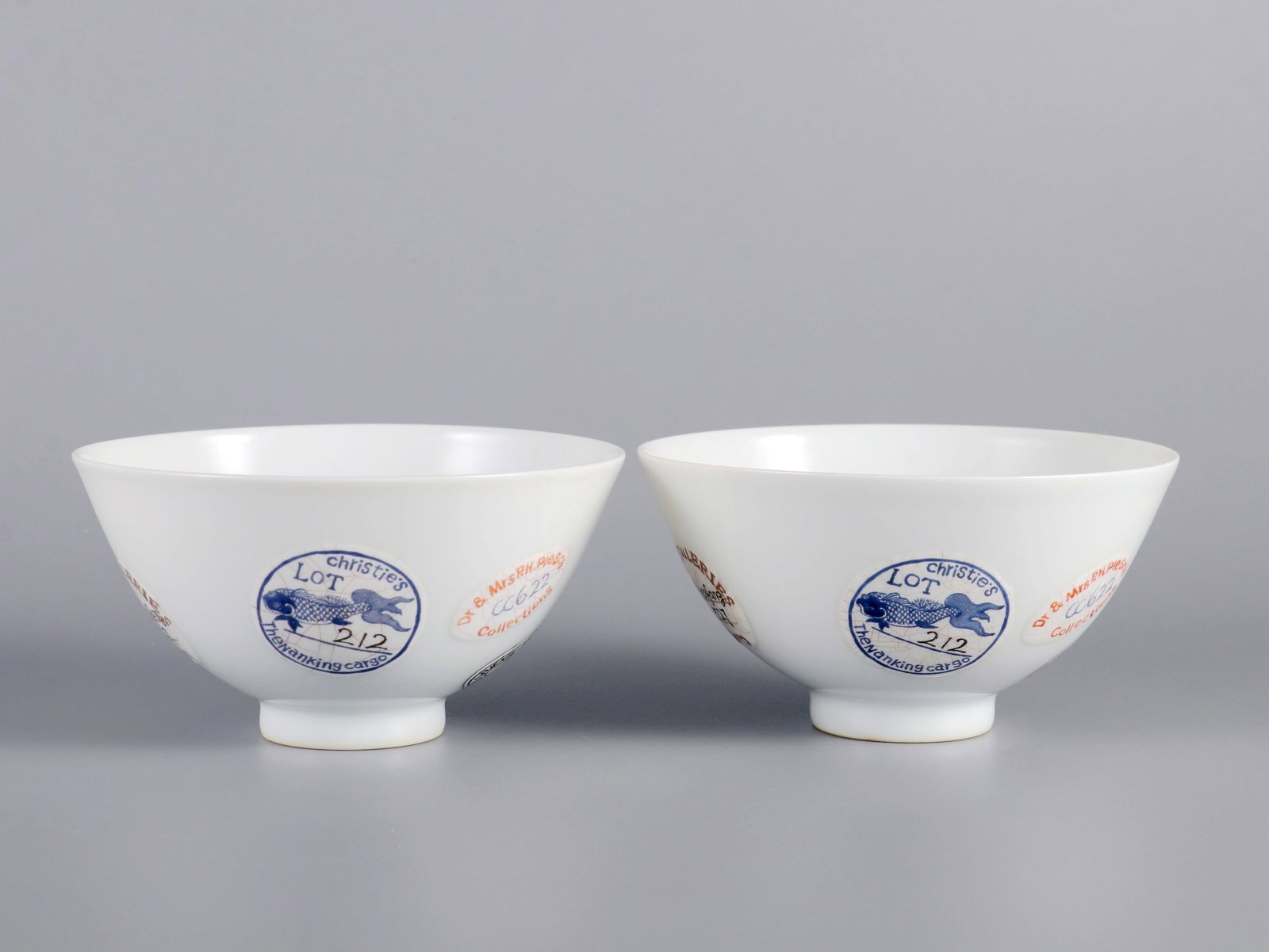 A PAIR OF FAMILLE ROSE BOWLS: A PAIR OF FAMILLE ROSE BOWLS H:6.3CM,D:11.6CM