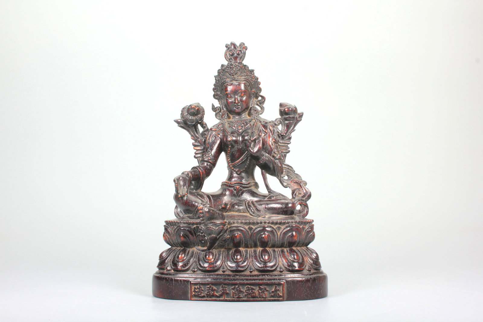 A RED SANDALWOOD CARVED GREEN TARA FIGURE, QIANLONG PERIOD: A RED SANDALWOOD CARVED GREEN TARA FIGURE, QIANLONG PERIOD H:14.8CM,W:9.6CM