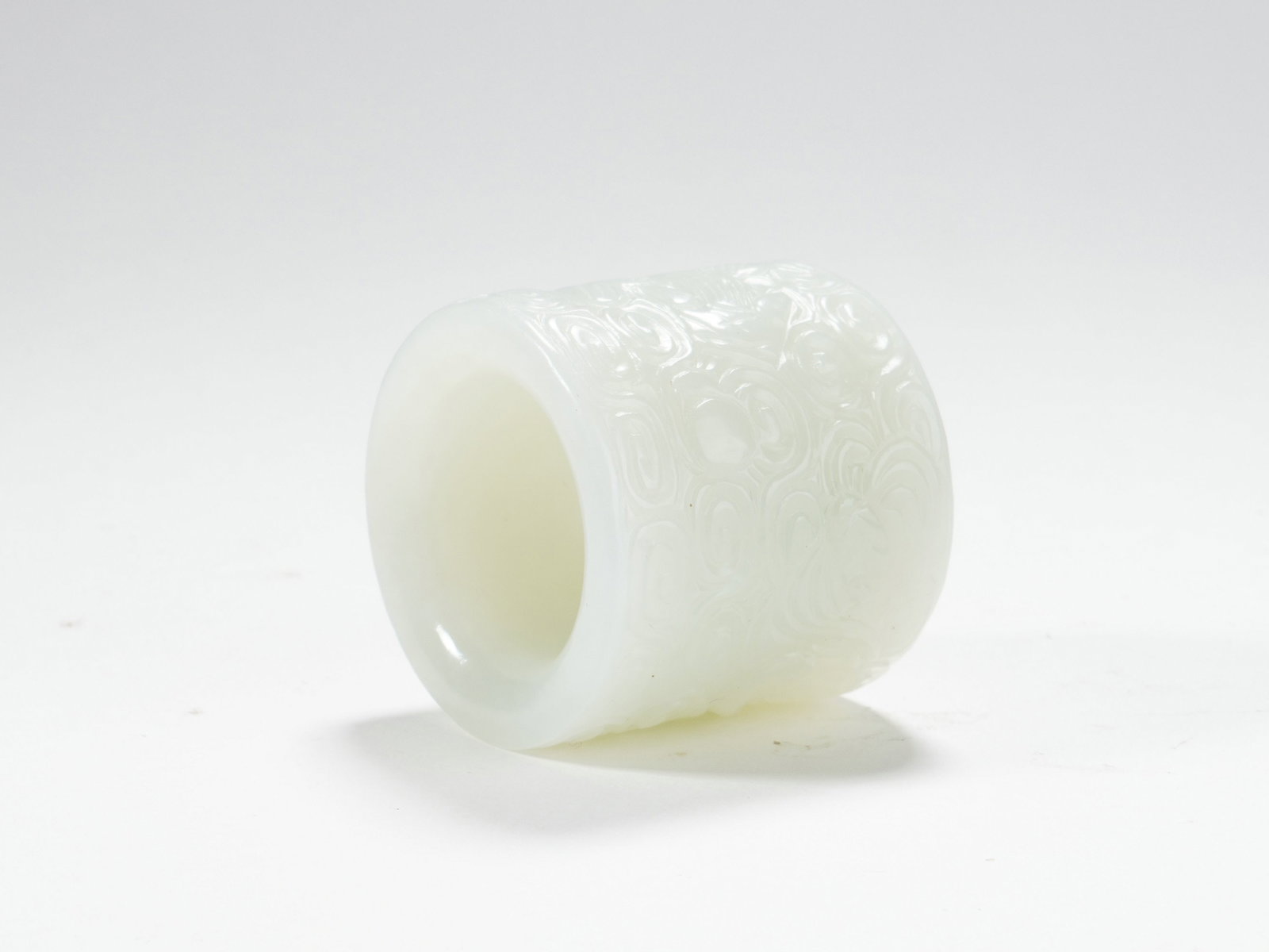 A HETIAN WHITE JADE RING WITH CLOUD PATTERN: A HETIAN WHITE JADE RING WITH CLOUD PATTERN H:3.3CM,W:3.5CM