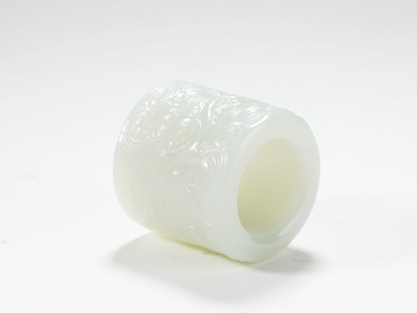 A HETIAN WHITE JADE RING WITH CLOUD PATTERN - 2