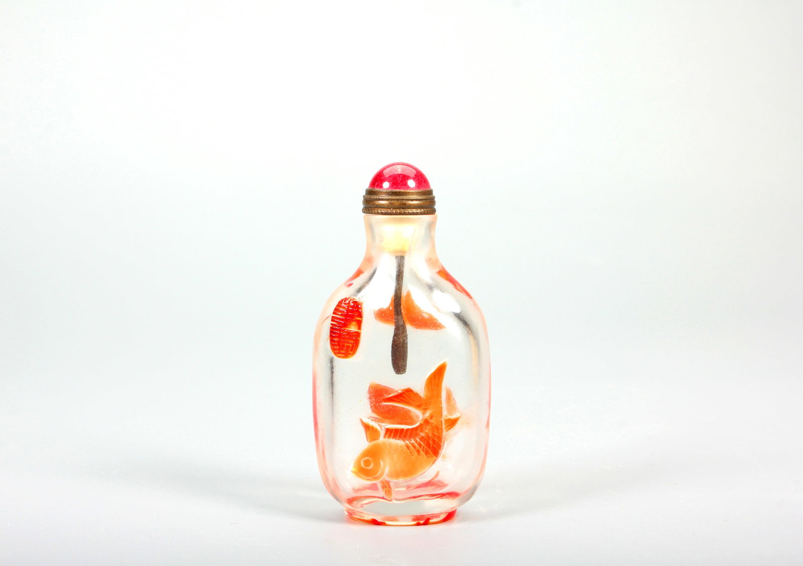 A GLASS SNUFF BOTTLE: A GLASS SNUFF BOTTLE H:7.7CM,W:3.8CM
