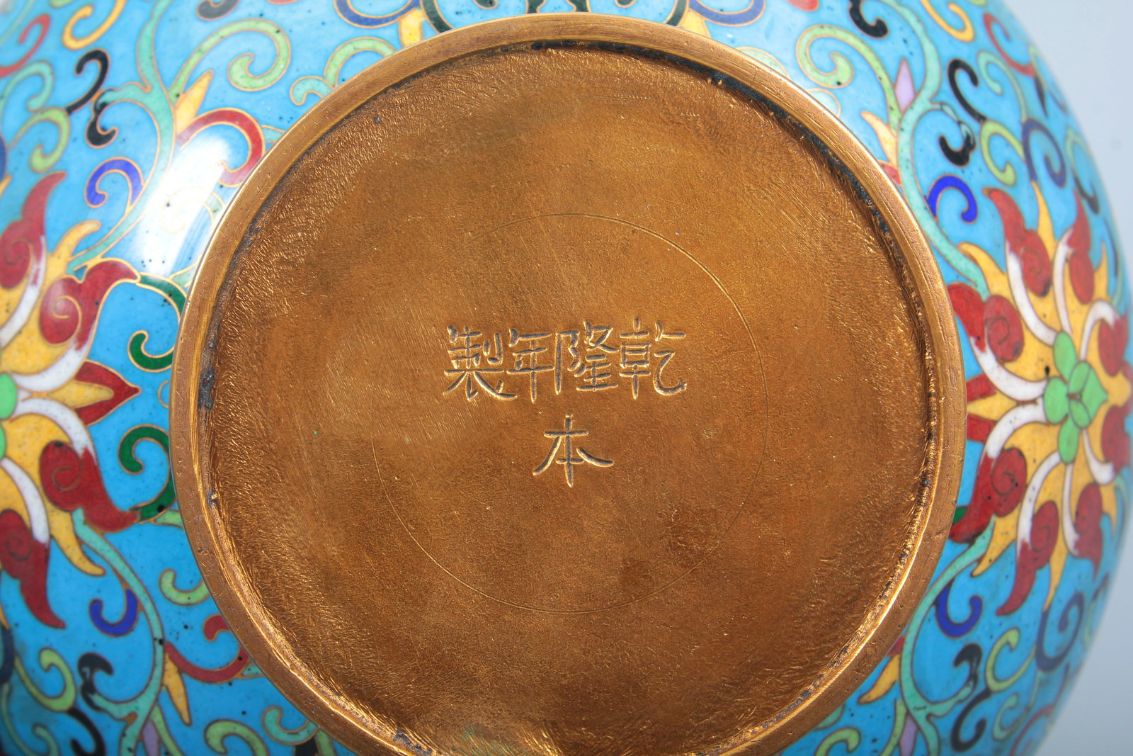 A REVERSE-PAINTED SNUFF BOTTLE WITH CAT DESIGN - 11