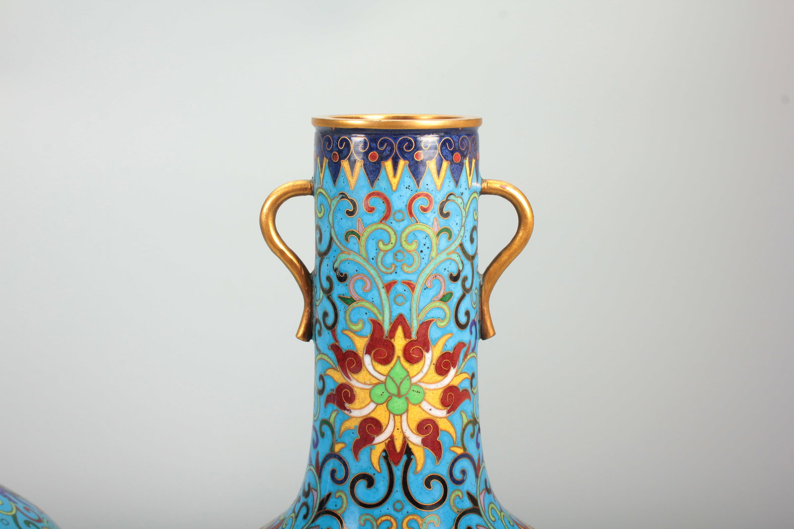 A REVERSE-PAINTED SNUFF BOTTLE WITH CAT DESIGN - 5