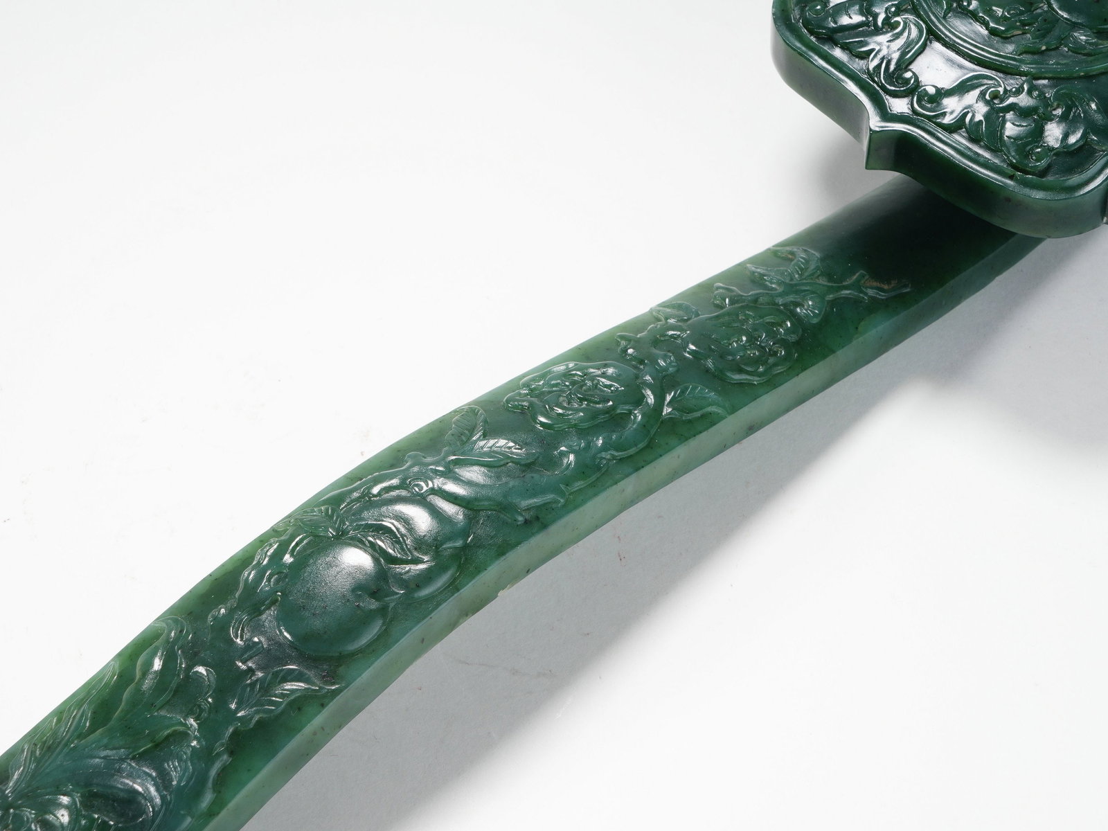 A JASPER CARVED RUYI SCEPTER WITH LONGEVITY PATTERN - 3