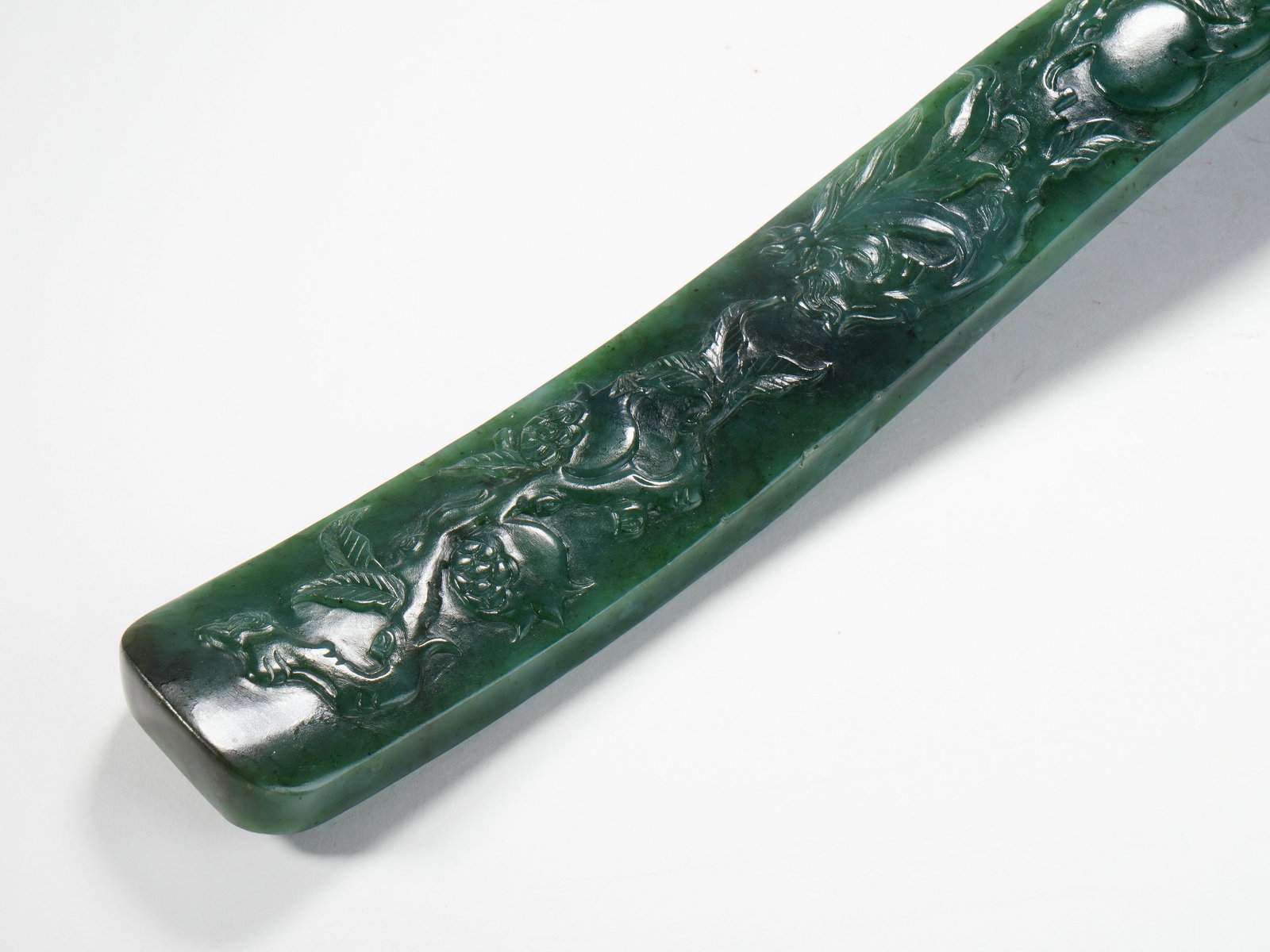A JASPER CARVED RUYI SCEPTER WITH LONGEVITY PATTERN - 4