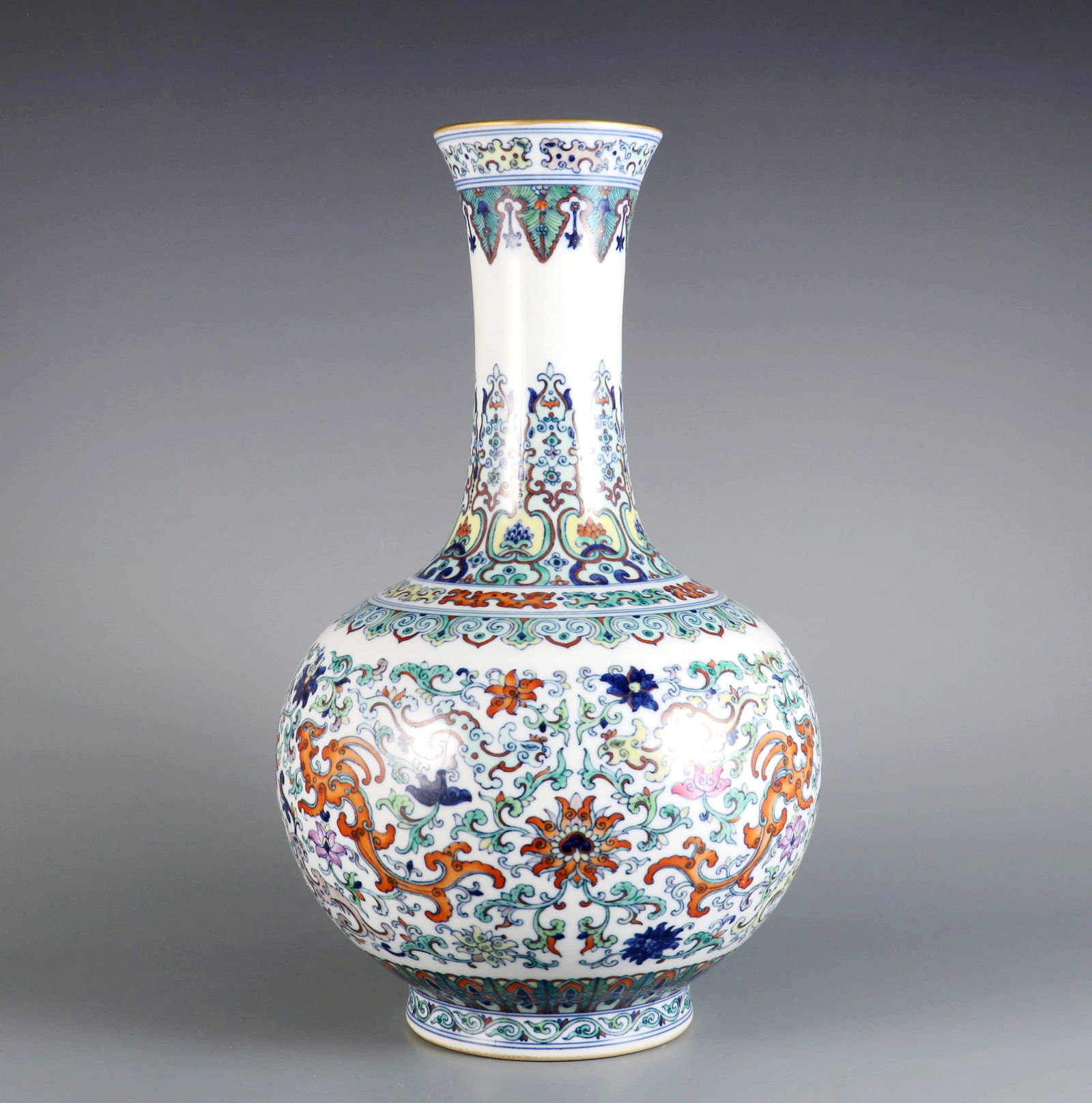 A DOUCAI VASE WITH INTERLOCKING LOTUS AND KUI PHOENIX PATTERN - 2