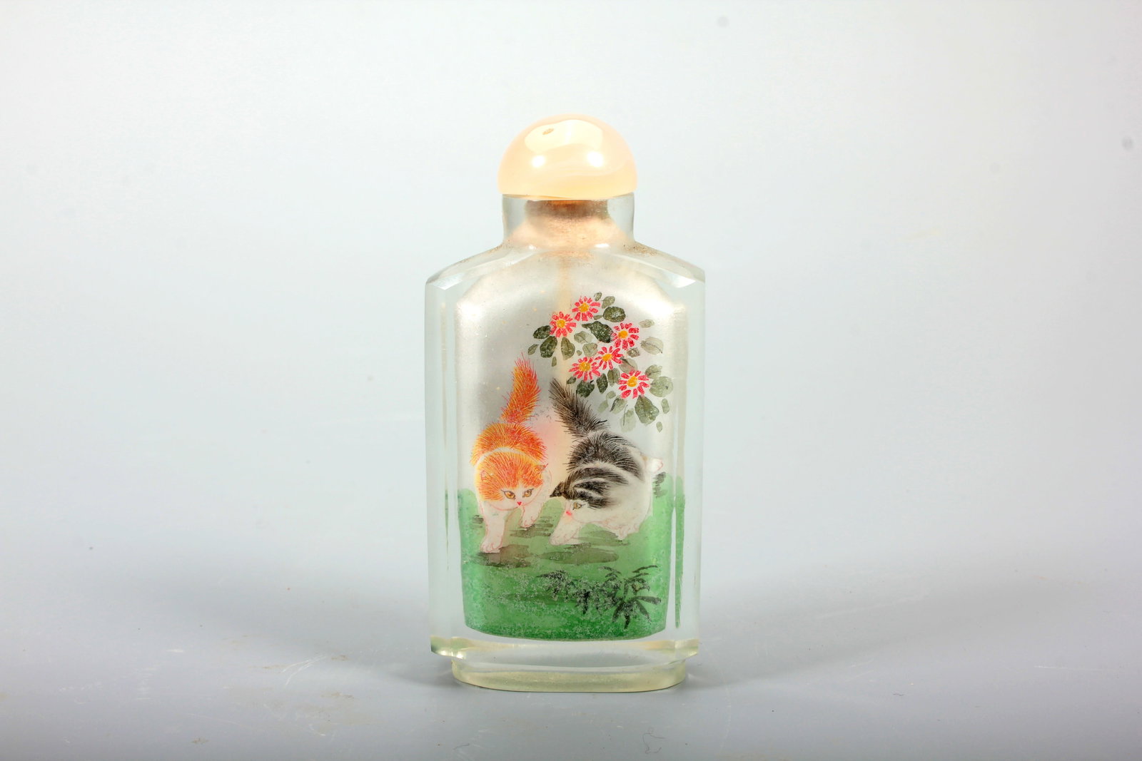 A REVERSE-PAINTED SNUFF BOTTLE WITH CAT DESIGN - 3