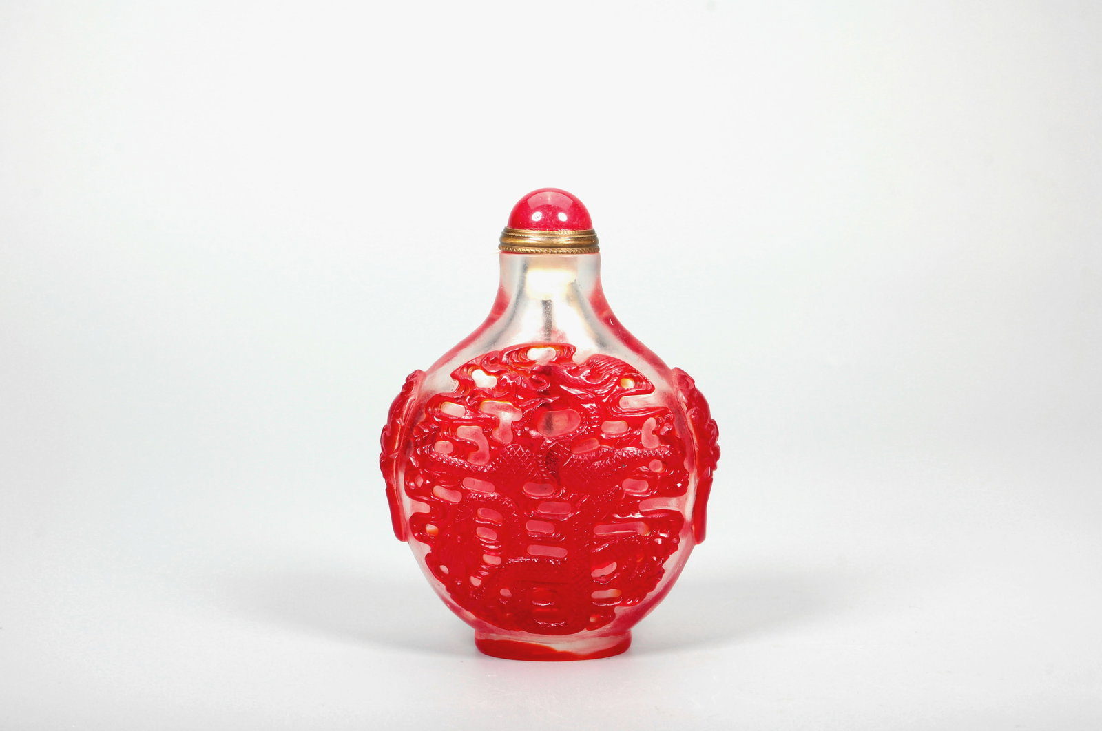 A GLASS SNUFF 'DRAGON' BOTTLE (1 of 9)