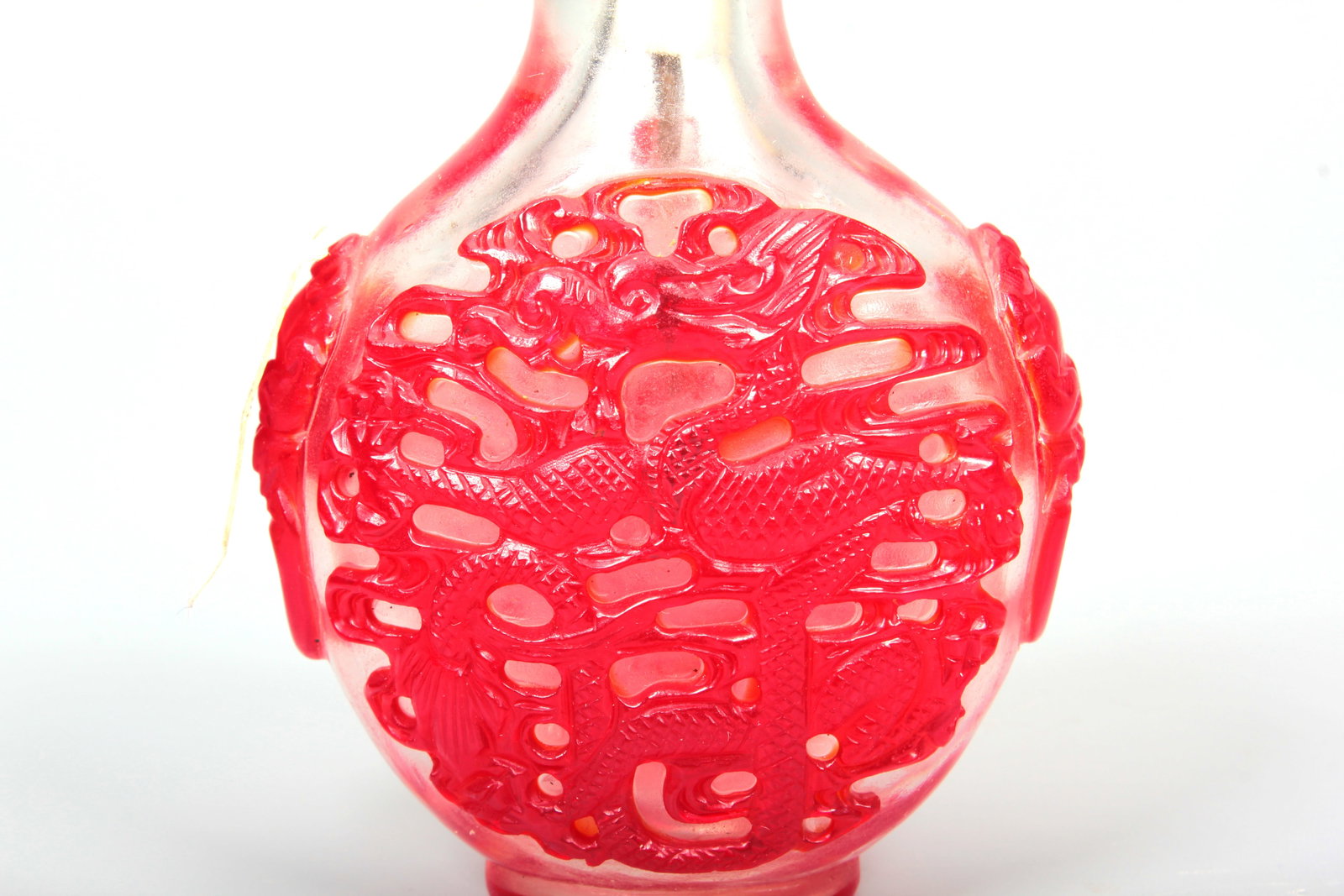 A GLASS SNUFF 'DRAGON' BOTTLE - 4