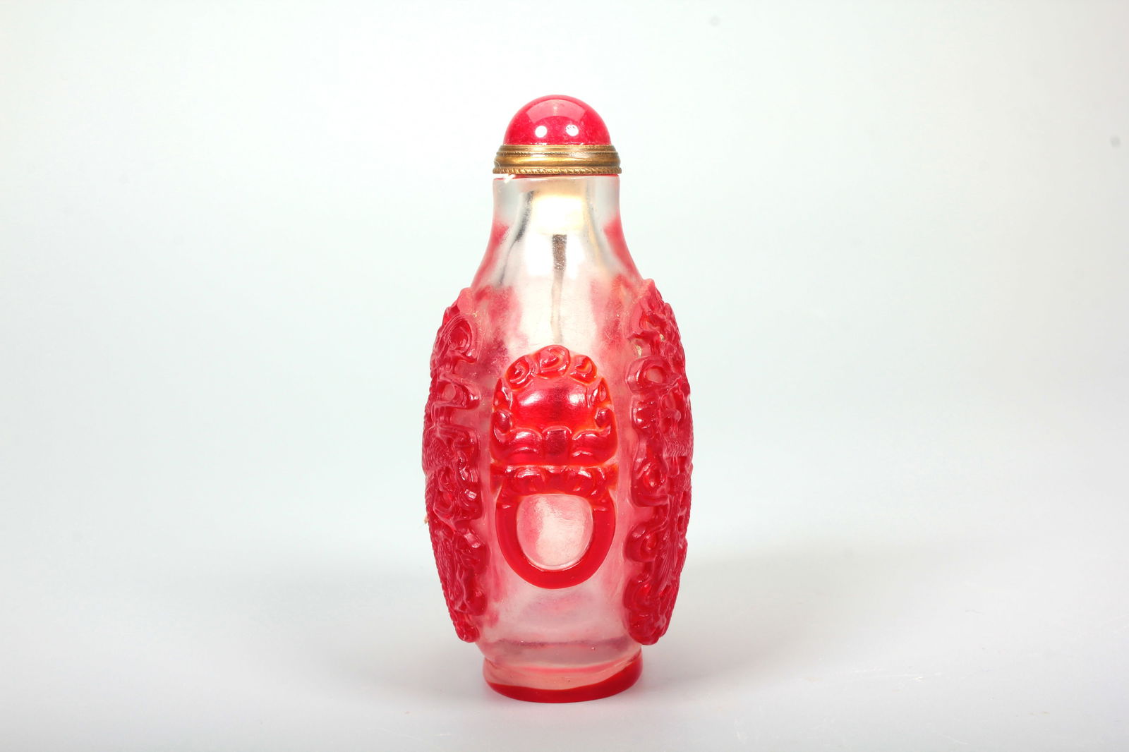 A GLASS SNUFF 'DRAGON' BOTTLE - 7