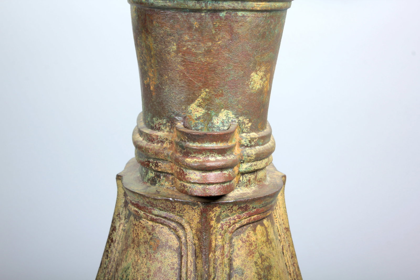 A BRONZE VASE WITH TWO PIERCED EARS - 6