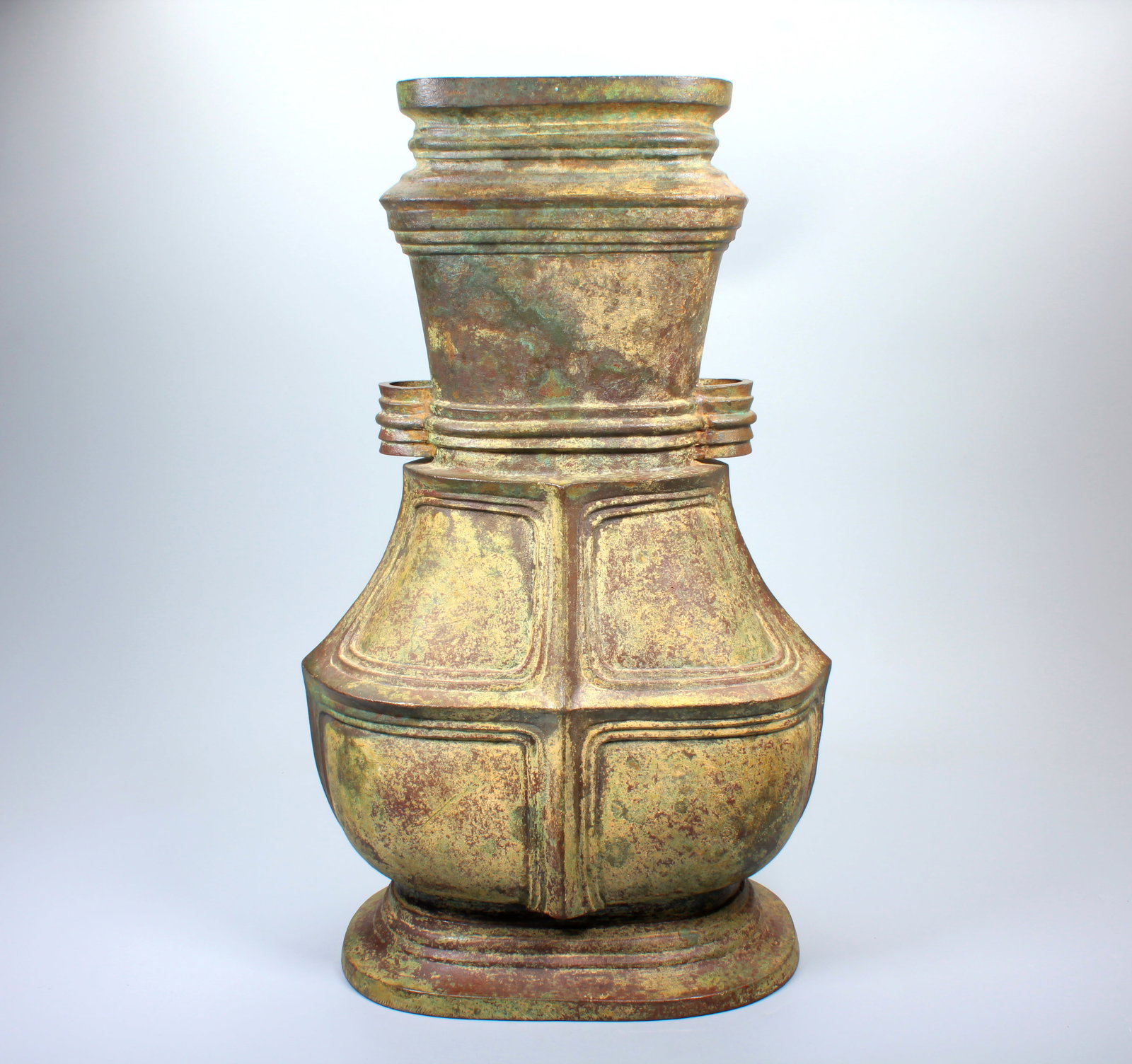 A BRONZE VASE WITH TWO PIERCED EARS - 8