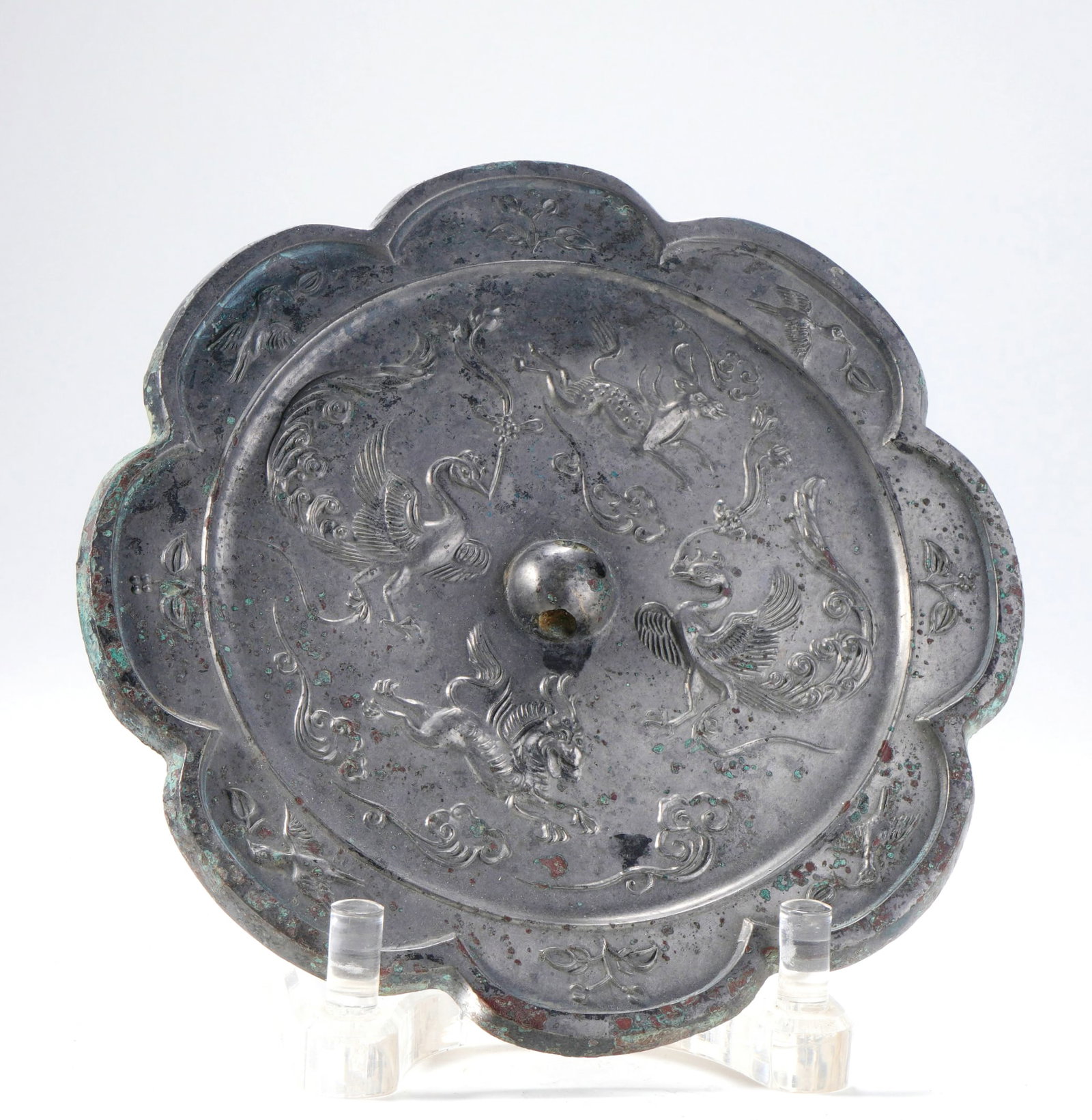 A BRONZE SUNFLOWER-SHAPED MIRROR WITH AUSPICIOUS BEAST AND PHOENIX PATTERNS: A BRONZE SUNFLOWER-SHAPED MIRROR WITH AUSPICIOUS BEAST AND PHOENIX PATTERNS D:19.5CM