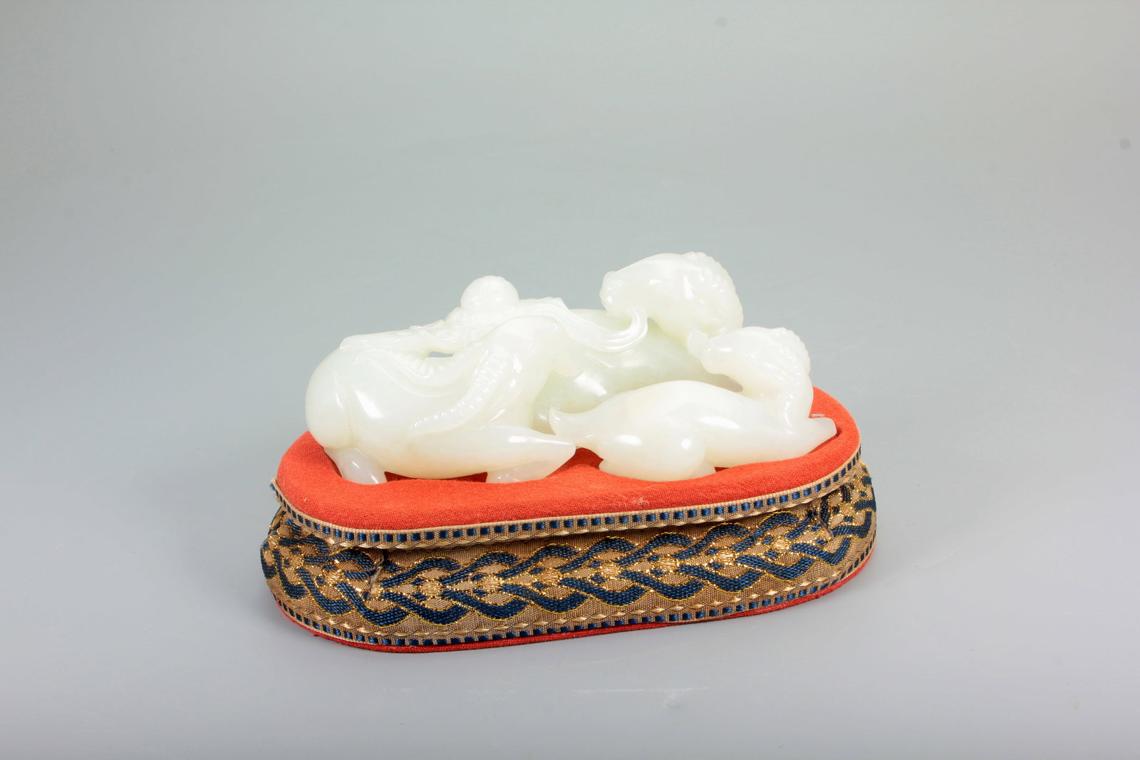 A HETIAN JADE THREE RAMS BRING PROSPERITY: A HETIAN JADE THREE RAMS BRING PROSPERITY H:4CM,L:12.7CM,W:6.9CM