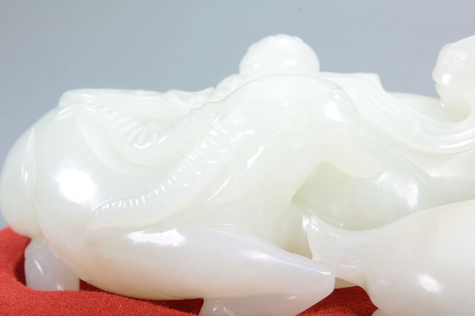 A HETIAN JADE THREE RAMS BRING PROSPERITY - 2