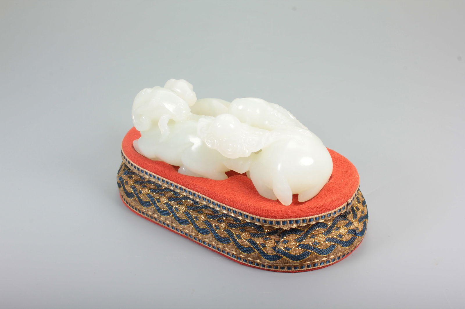 A HETIAN JADE THREE RAMS BRING PROSPERITY - 4