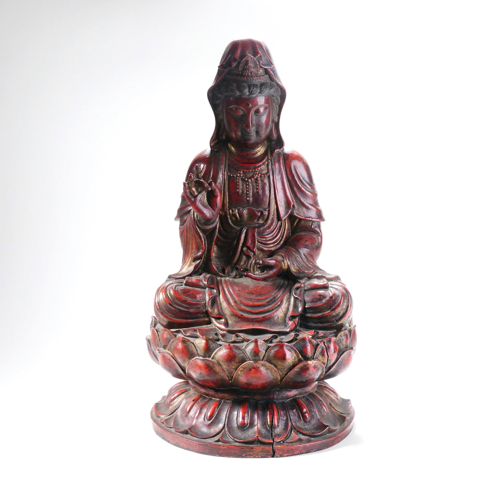 A WOOD-BODY LACQUERED SEATED FIGURE OF GUANYIN: A WOOD-BODY LACQUERED SEATED FIGURE OF GUANYIN H:40.5CM,W:21CM