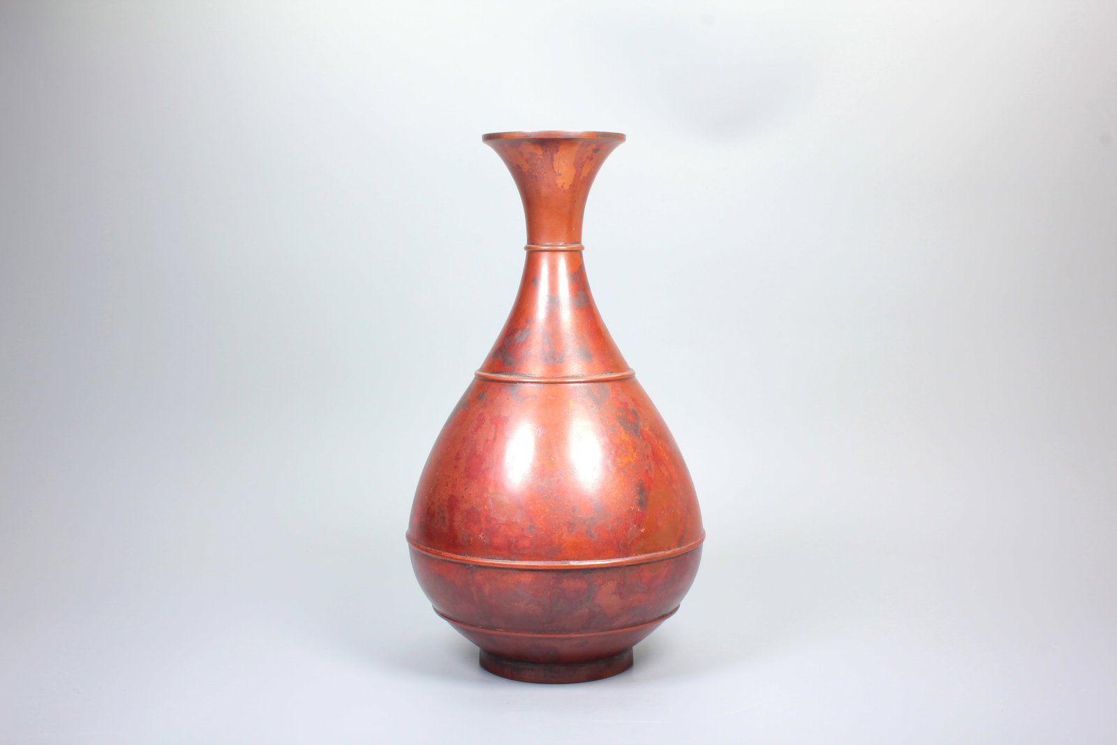 A BRONZE VASE WITH JADE SPRING SHAPE AND STRING PATTERN, MARKED QIANLONG: A BRONZE VASE WITH JADE SPRING SHAPE AND STRING PATTERN, MARKED QIANLONG H:30.3CM,D:17CM