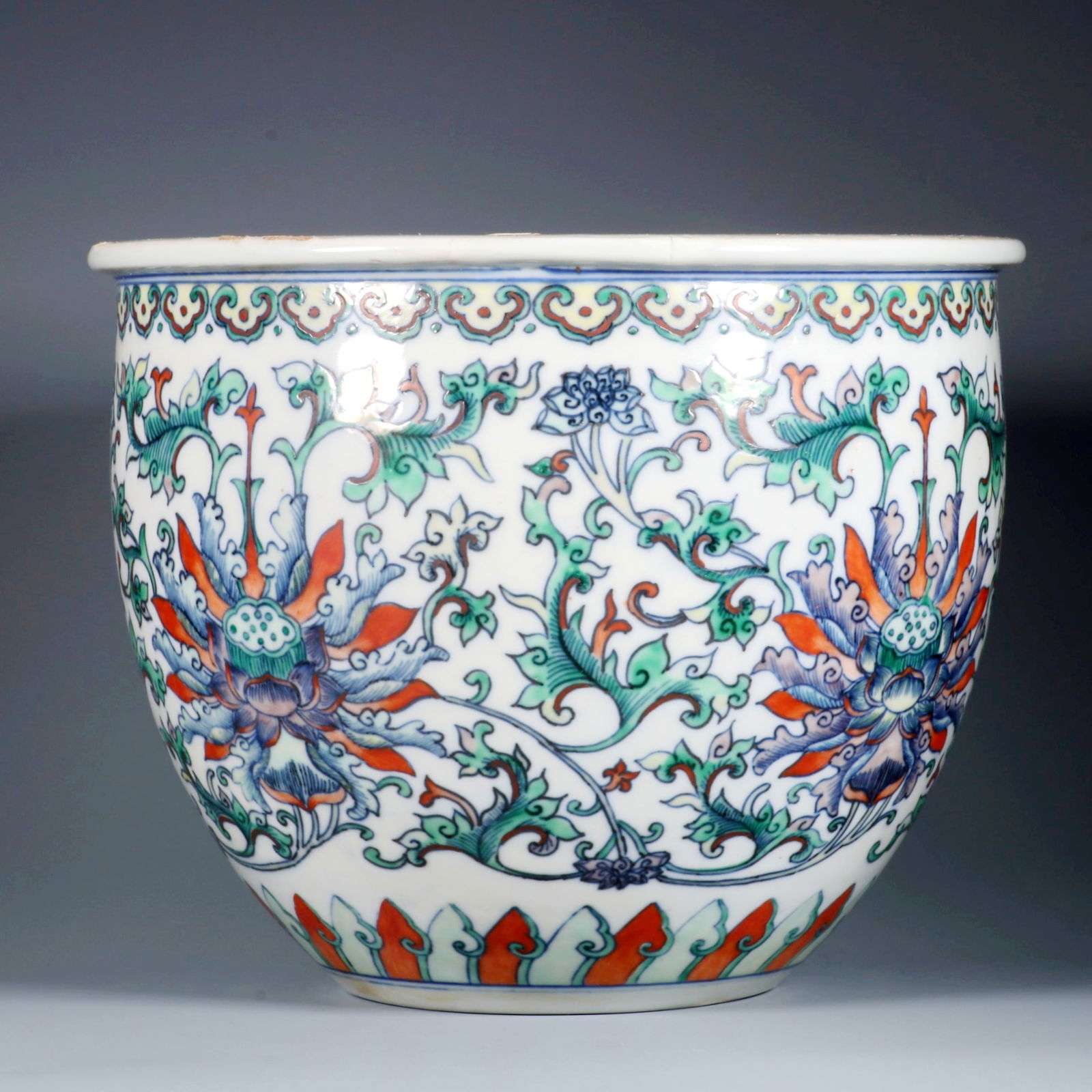 A DOUBLE-COLOR SMALL JAR WITH INTERLOCKING PEONY PATTERN - 2