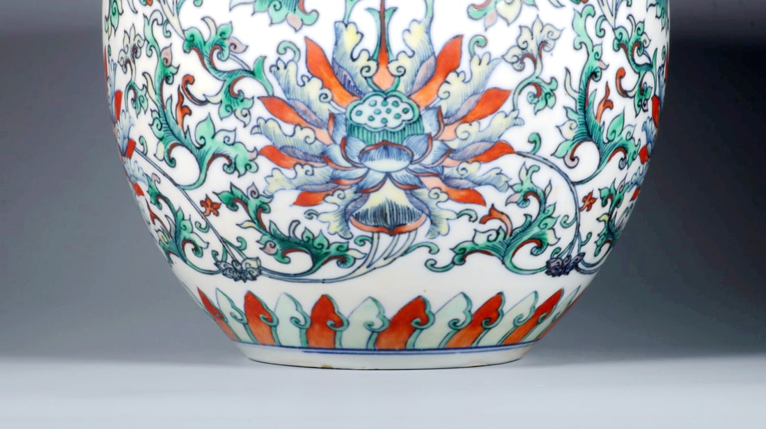 A DOUBLE-COLOR SMALL JAR WITH INTERLOCKING PEONY PATTERN - 4