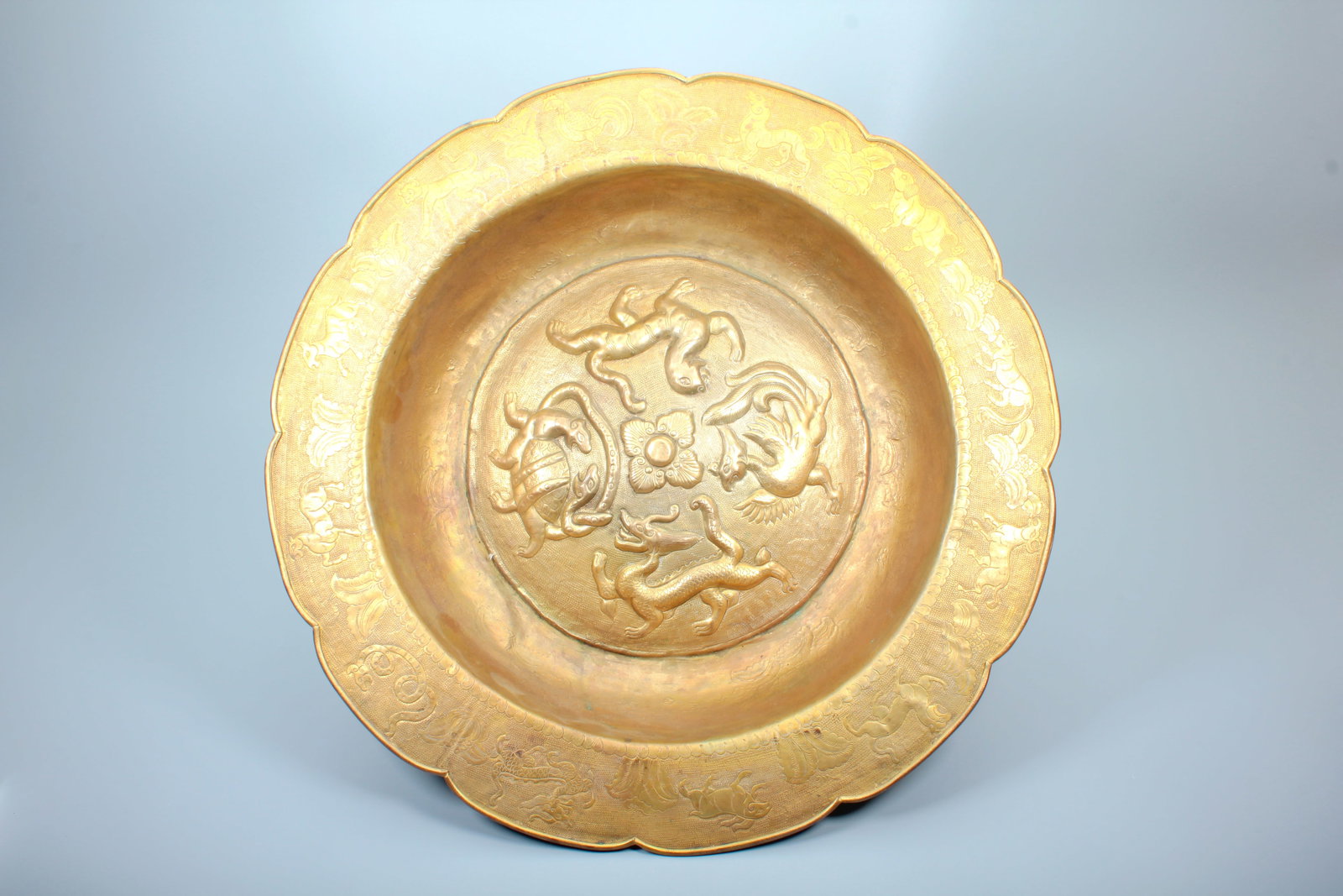 A BRONZE BASIN WITH AUSPICIOUS BEASTS AND TIGER-HEAD HANDLES: A BRONZE BASIN WITH AUSPICIOUS BEASTS AND TIGER-HEAD HANDLES H:11CM,D:45.7CM