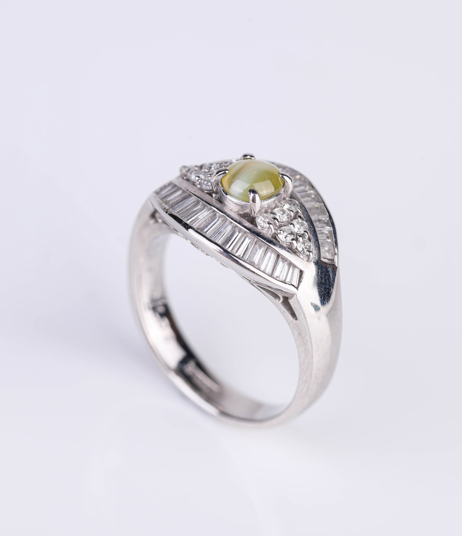 A Sri Lankan Sapphire and Diamond-Set 18k Gold Ring (1 of 2)