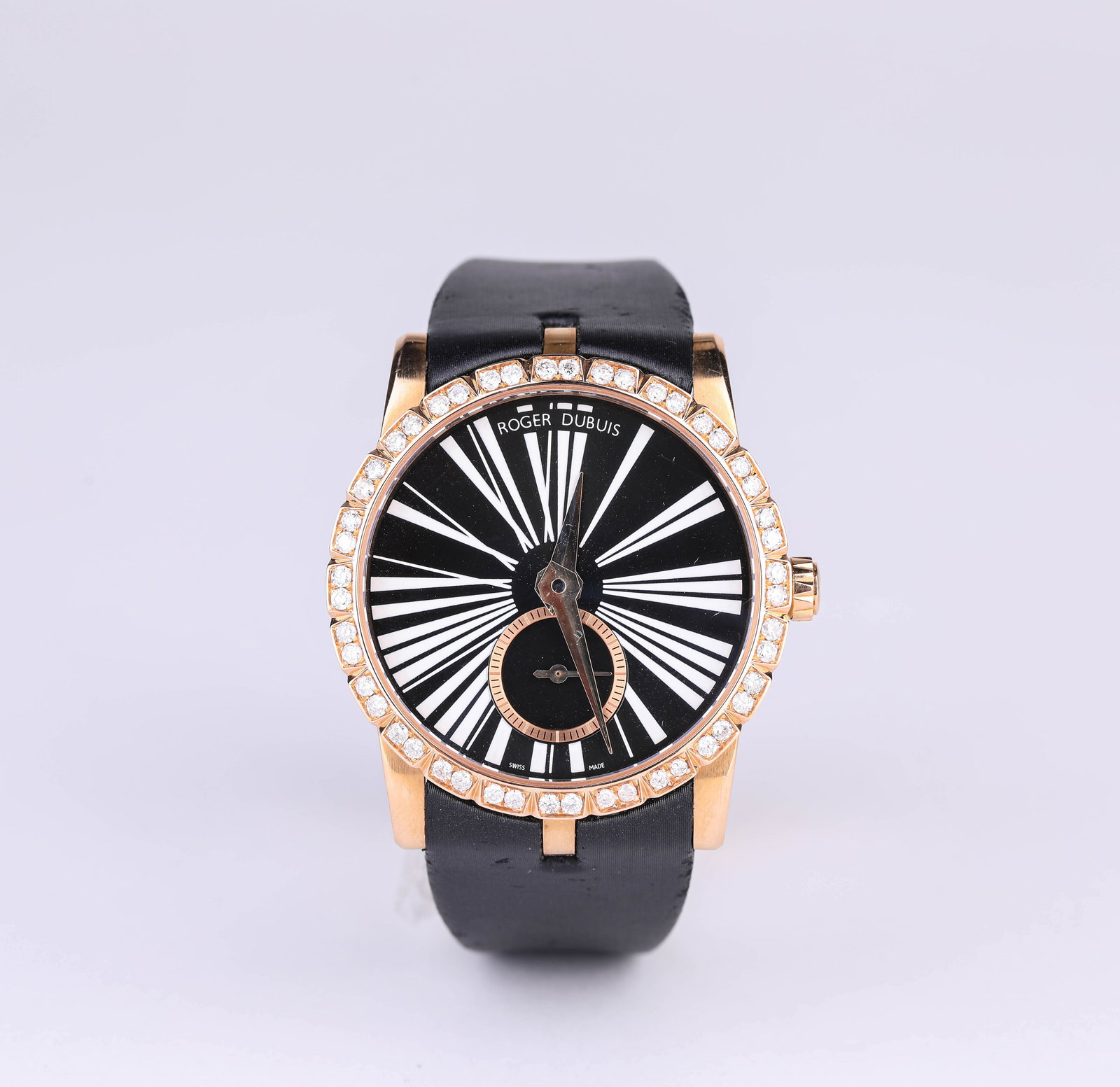 A Roger Dubuis 18k Gold Diamond-Set Automatic Wristwatch: A Roger Dubuis 18k Gold Diamond-Set Automatic Wristwatch (4cm)