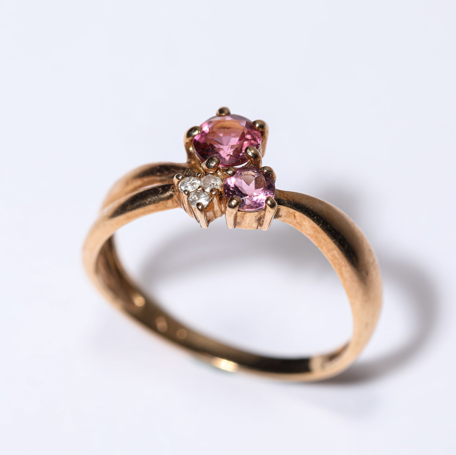 A Pink Diamond and Gold Ring: A Pink Diamond and Gold Ring (1.5cm,Weight 1g)