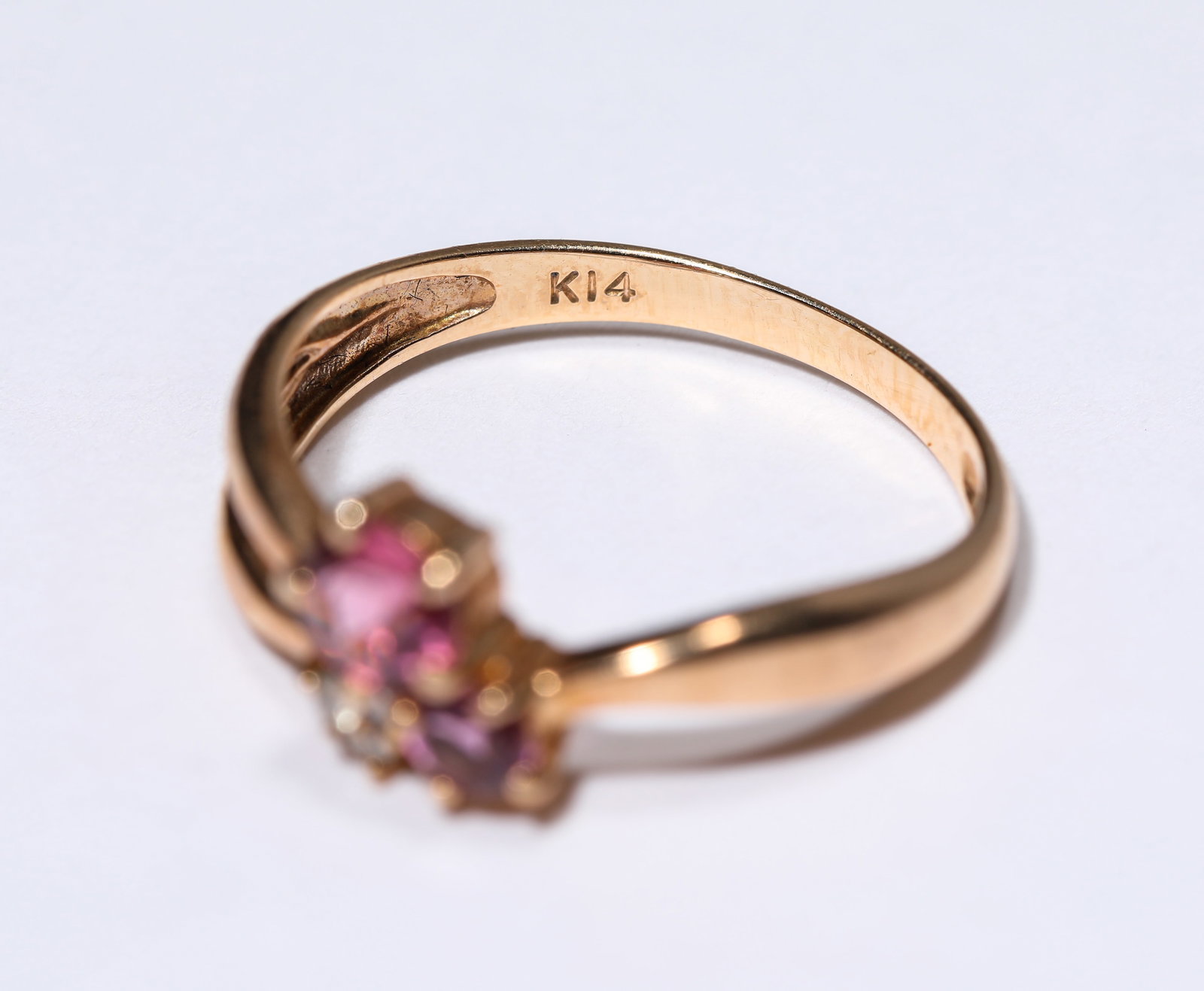 A Pink Diamond and Gold Ring - 2