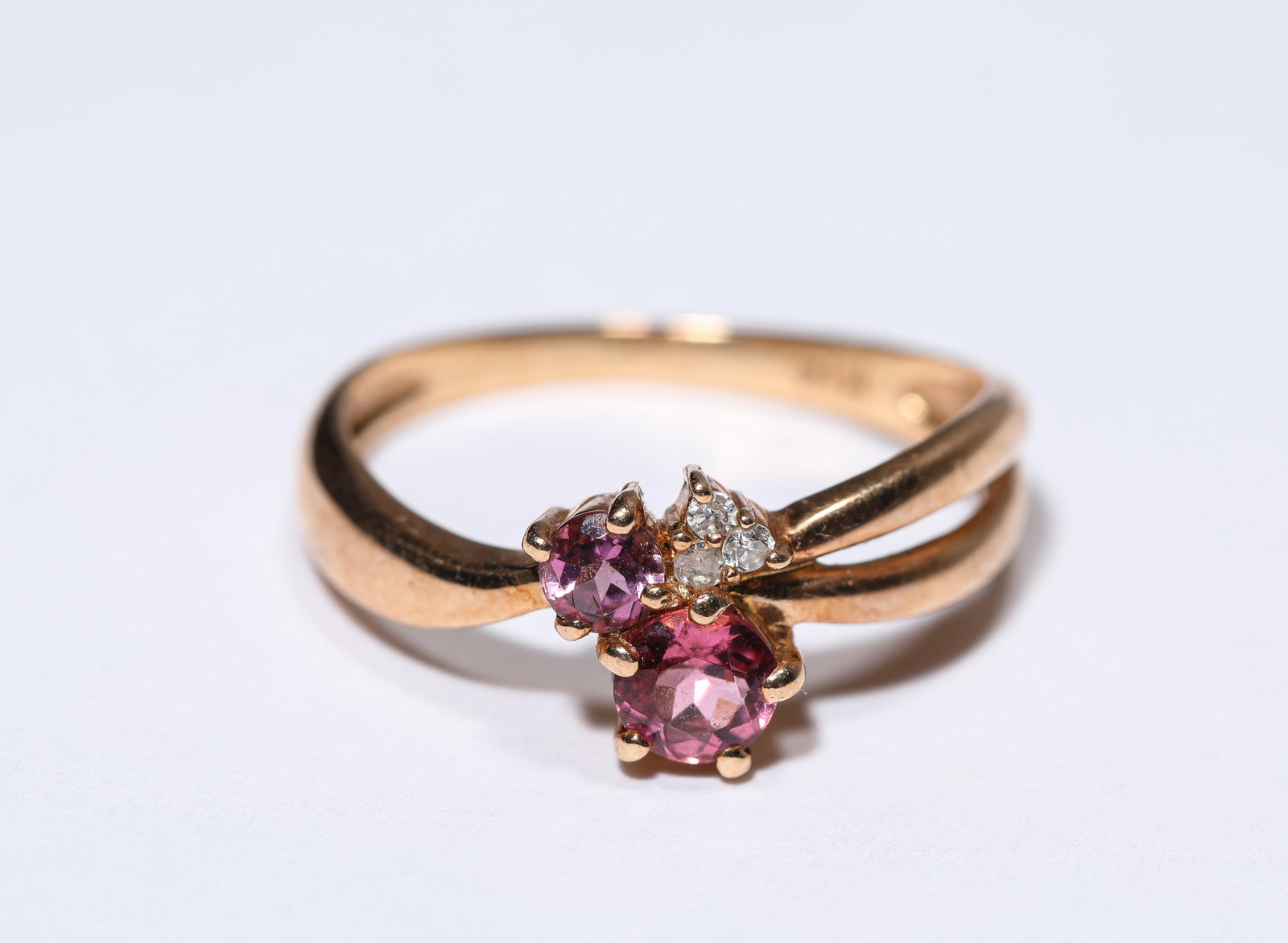A Pink Diamond and Gold Ring - 3