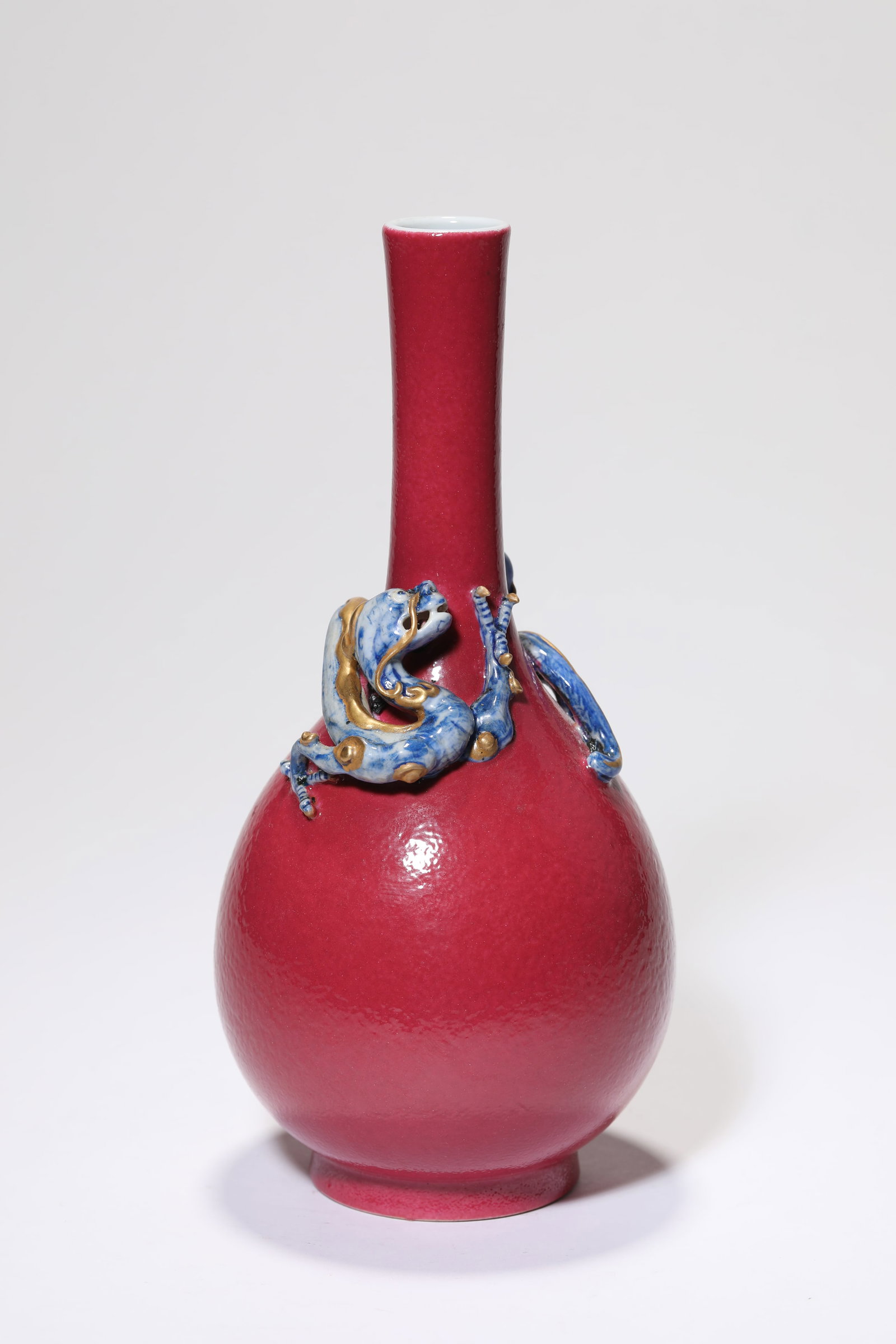 A Rouge-Glazed 'Appliqué Dragon' Gallbladder Vase (1 of 3)
