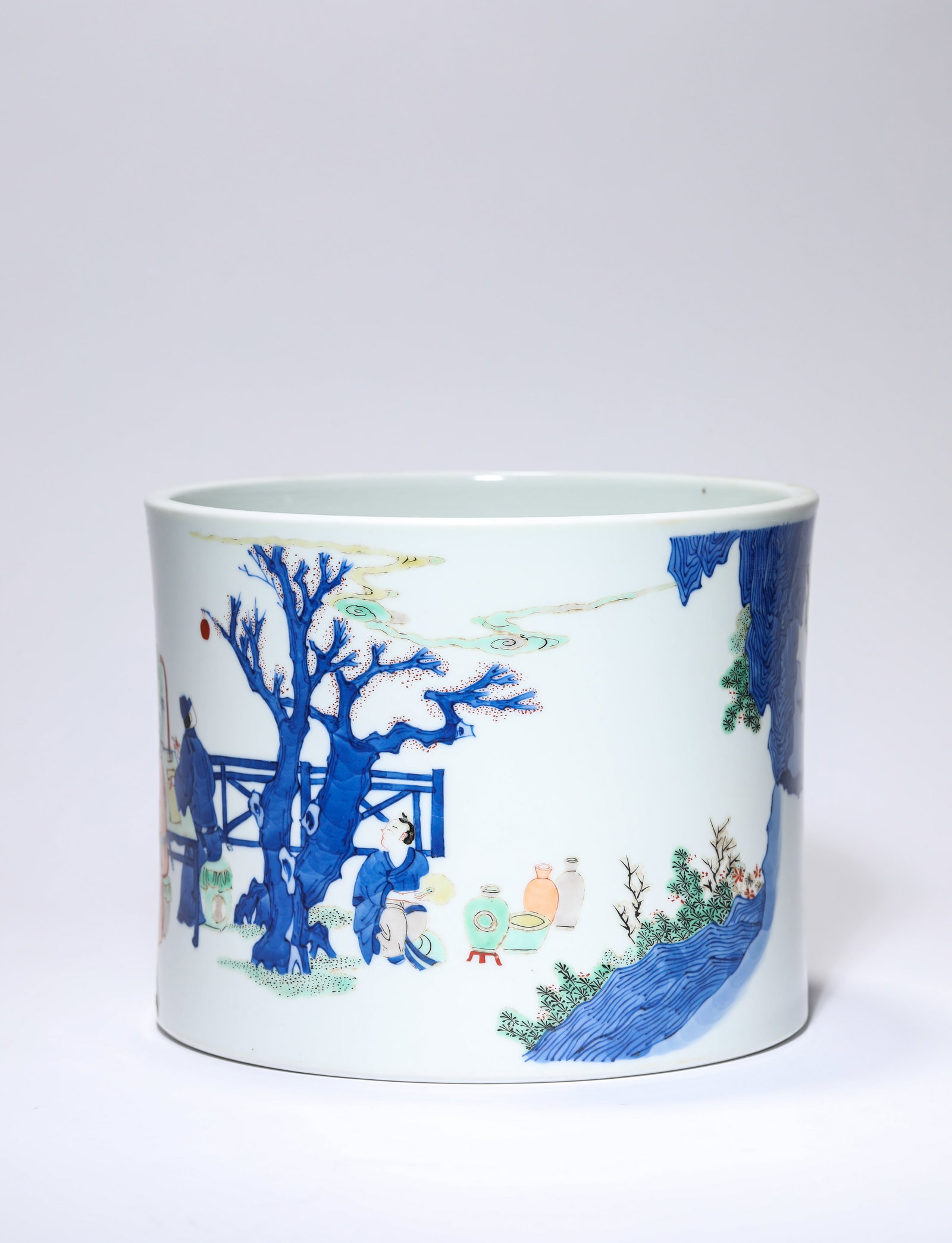 A Wucai 'Figural' Brush Pot - 3
