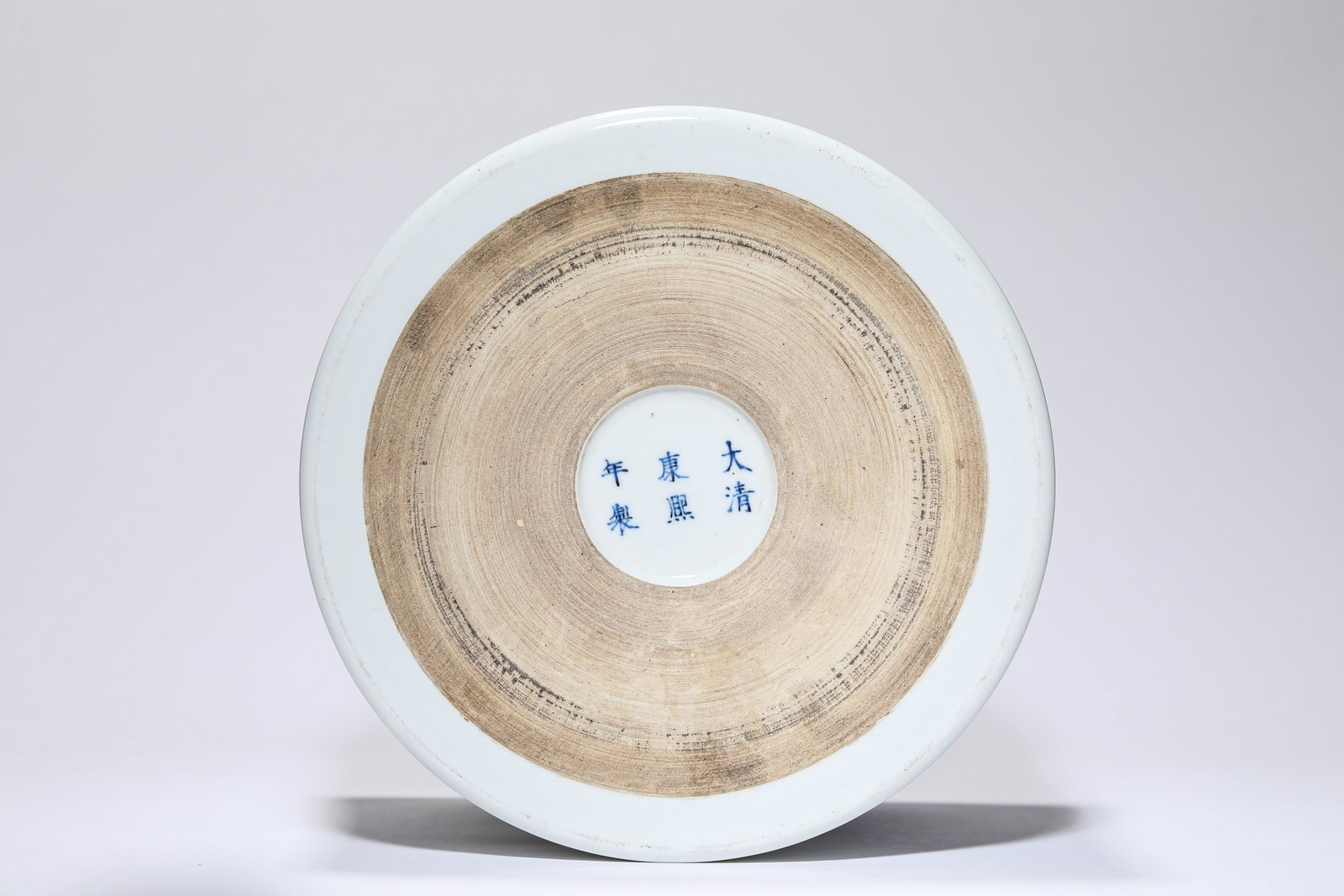 A Wucai 'Figural' Brush Pot - 4