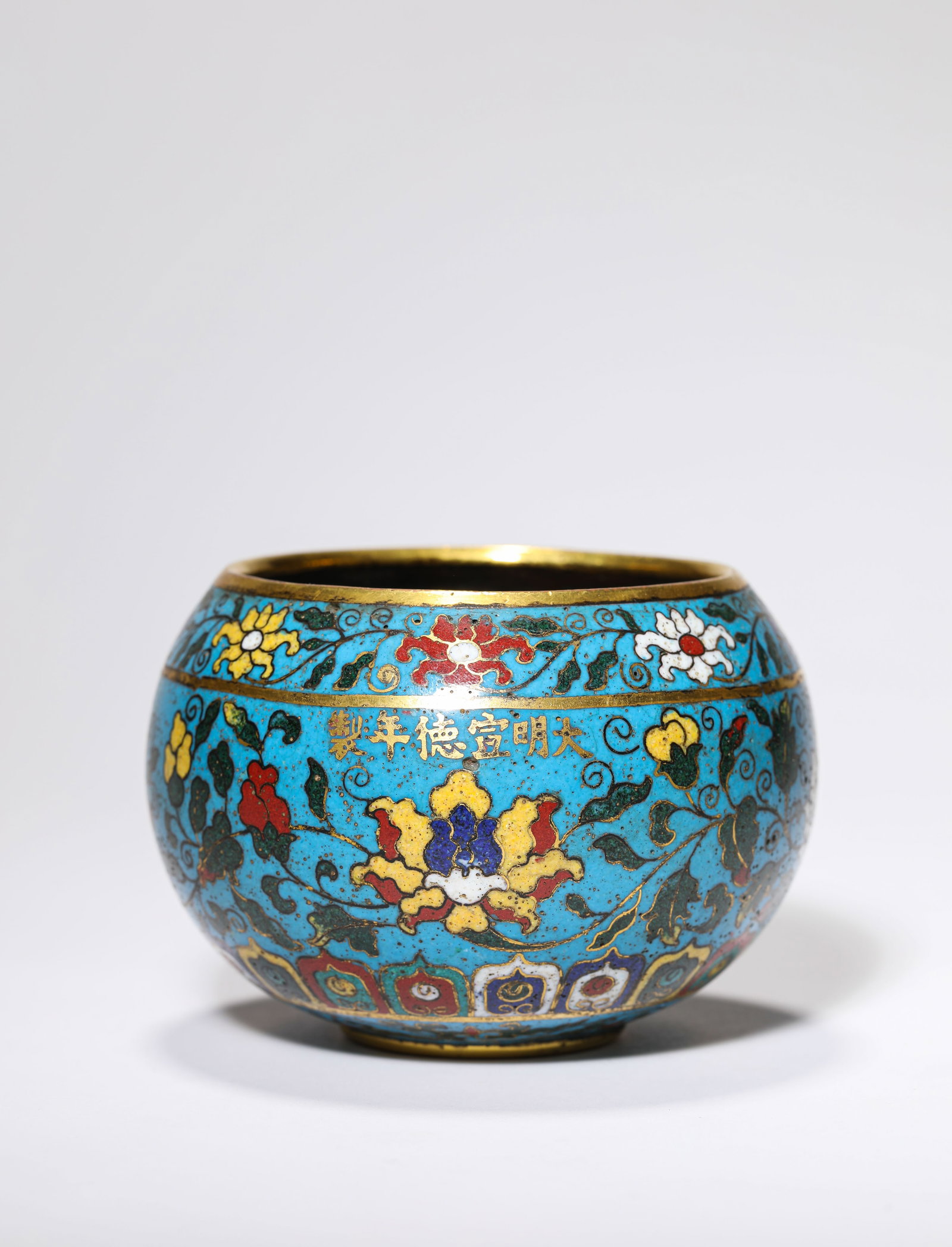 A Cloisonné Enamel 'Interlocking Lotus' Bowl (1 of 6)