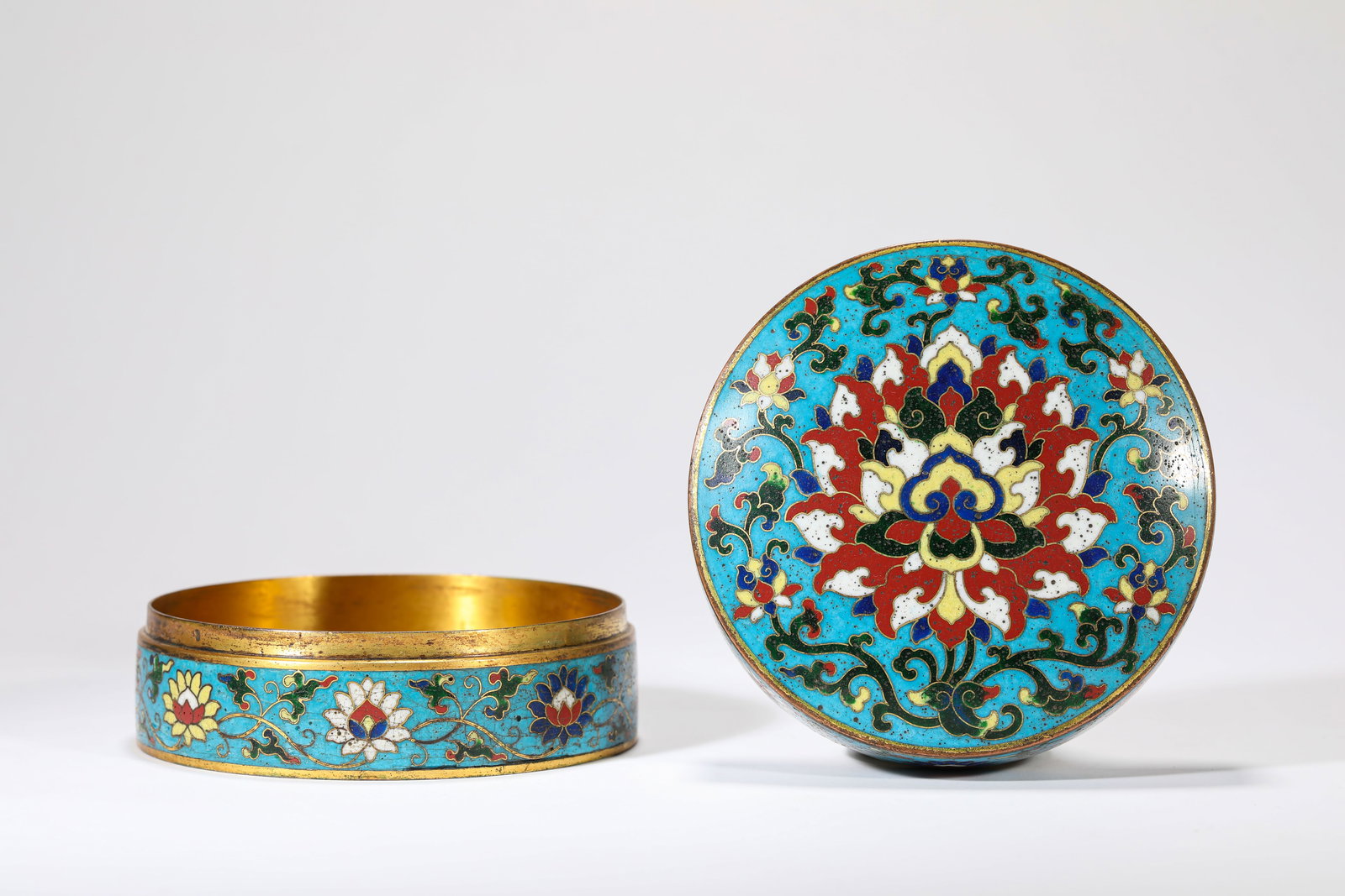 A Cloisonné Enamel 'Interlocking Lotus' Covered Box (1 of 5)