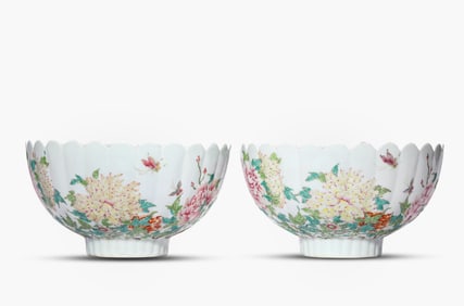 A Famille-Rose 'Floral' Melon-Lobed Bowl