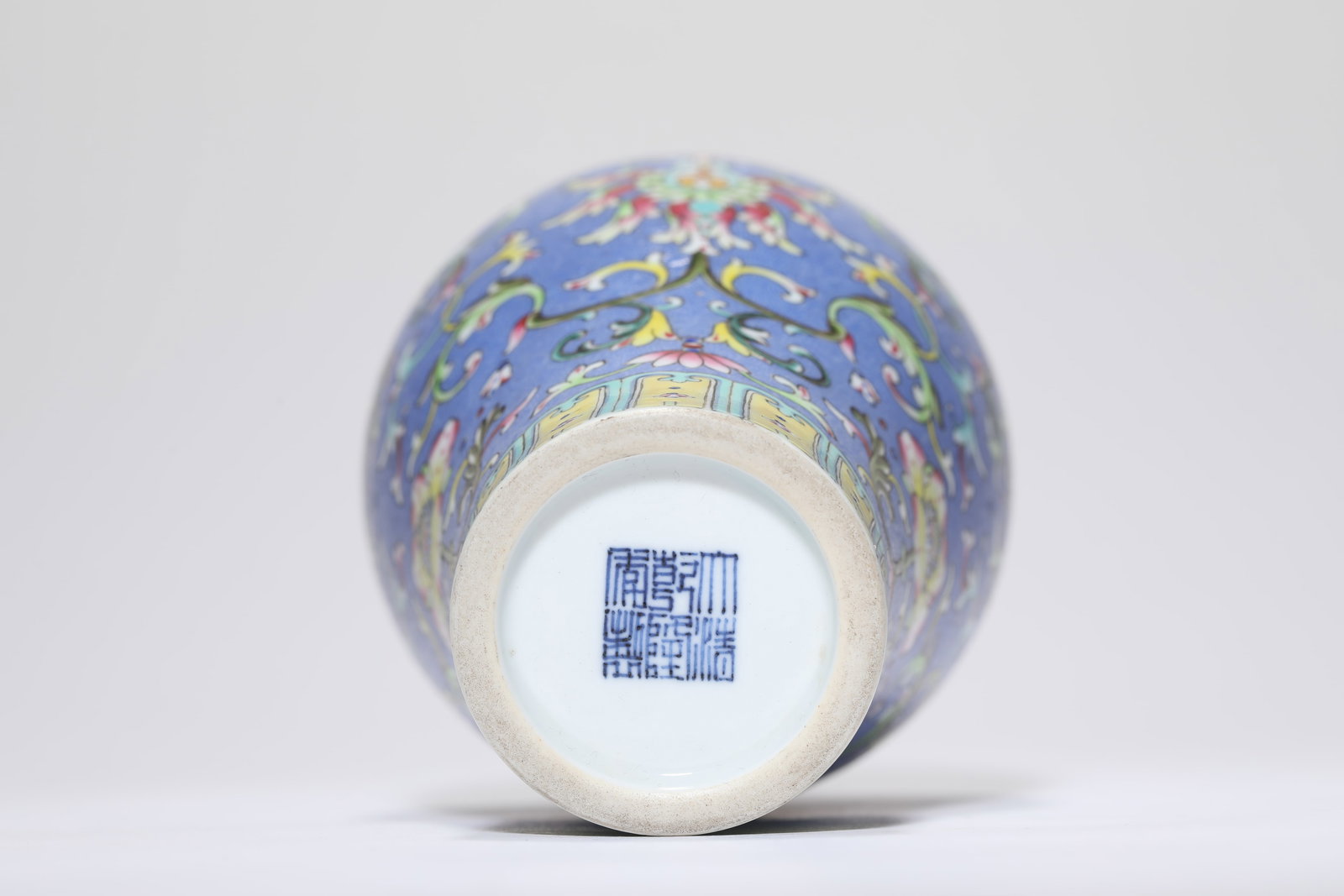 A Yangcai 'Interlocking Lotus' Meiping - 3