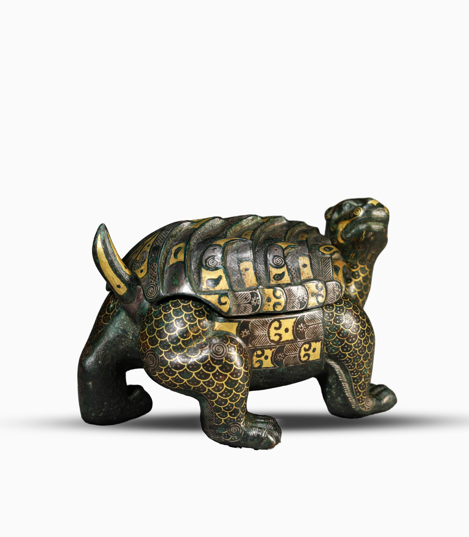 A Gold and Silver-Inlaid Bronze 'Tortoise-Form' Covered Box: A Gold and Silver-Inlaid Bronze 'Tortoise-Form' Covered Box (8.5 x 5.6 x 5.5cm,Weight 314g)